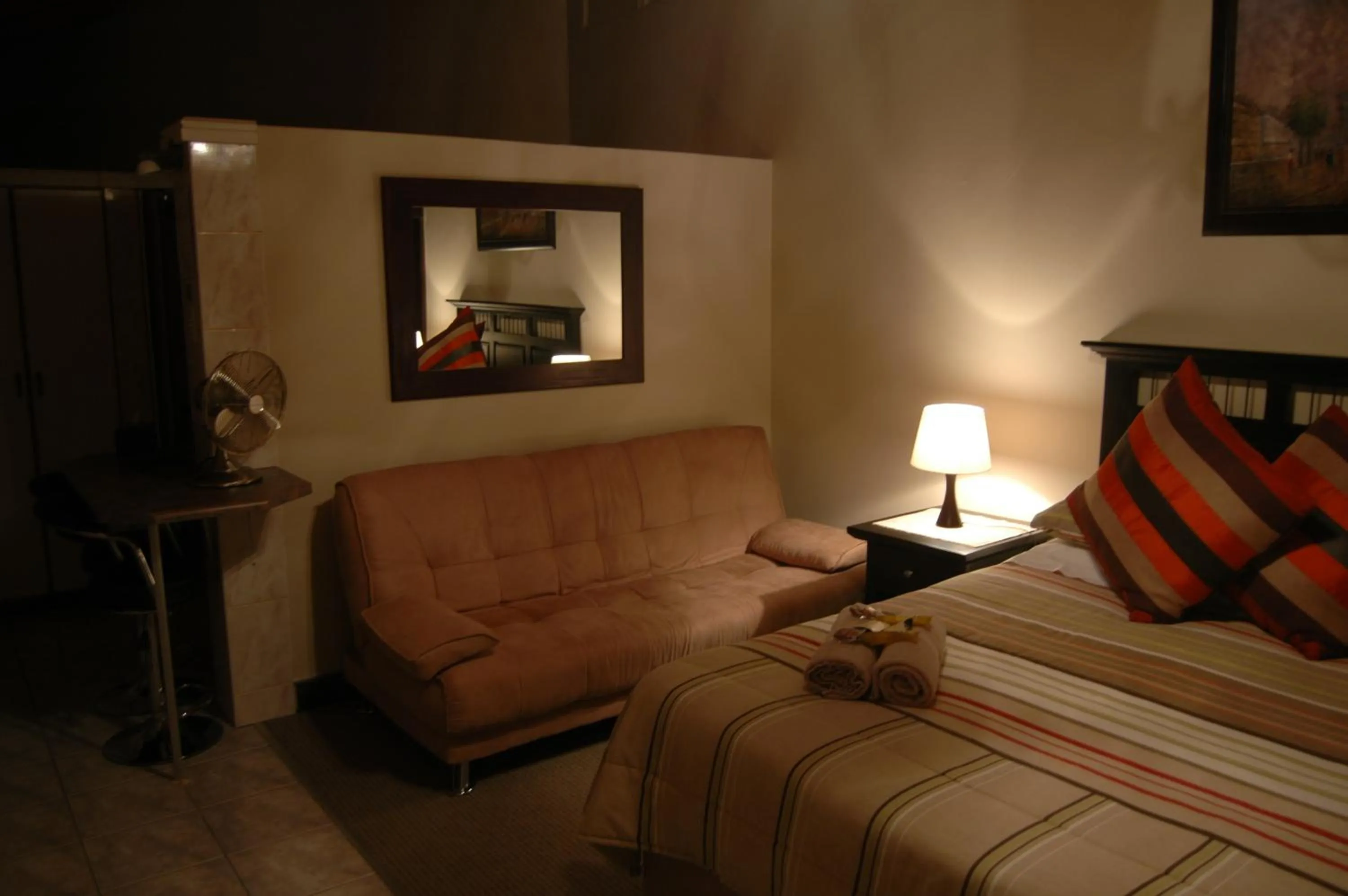 Bed in Bon A Vie Self-catering and b&b Gonubie Full Solar Power, no load shedding!