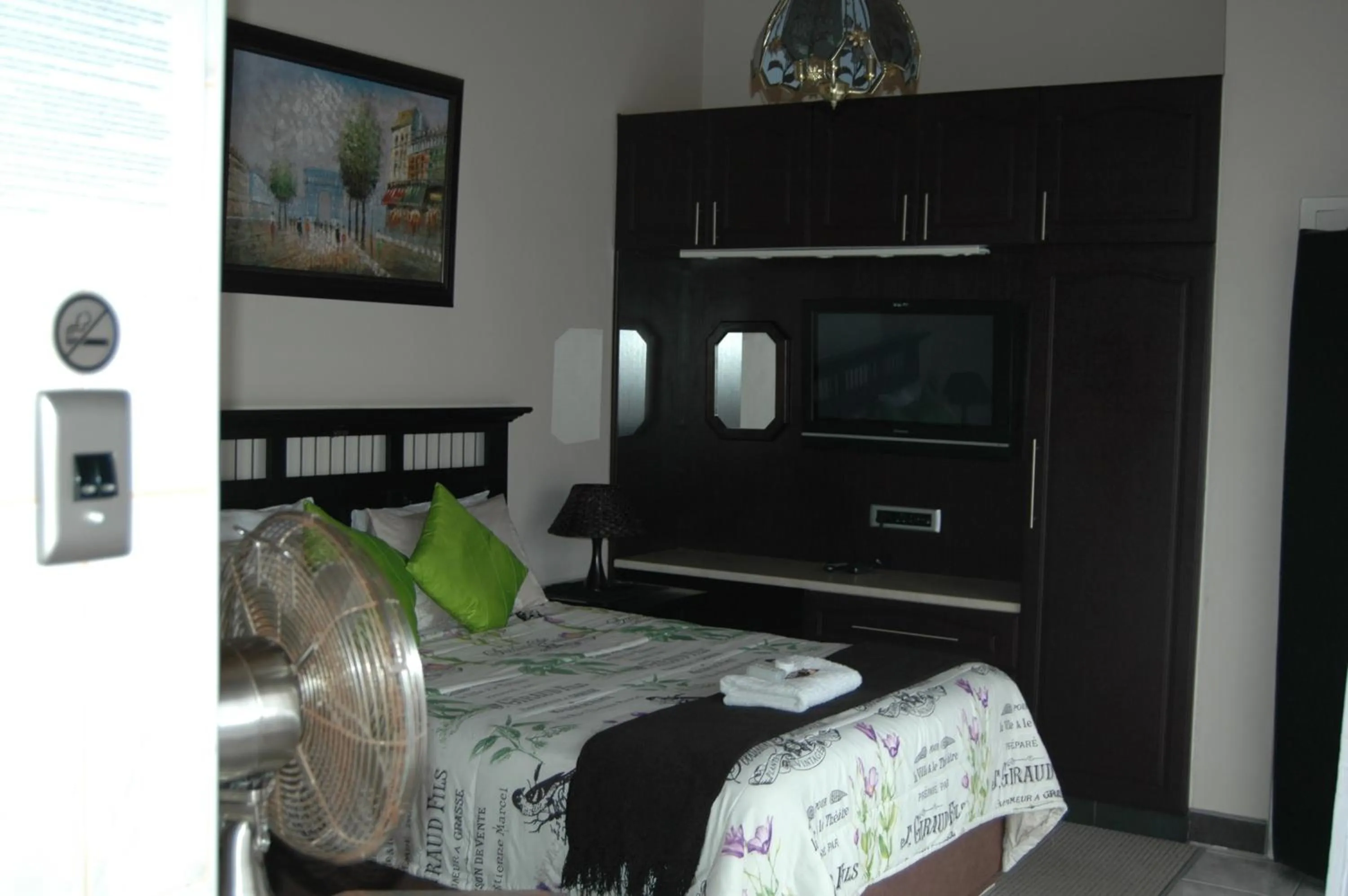 Bedroom, Bed in Bon A Vie Self-catering and b&b Gonubie Full Solar Power, no load shedding!