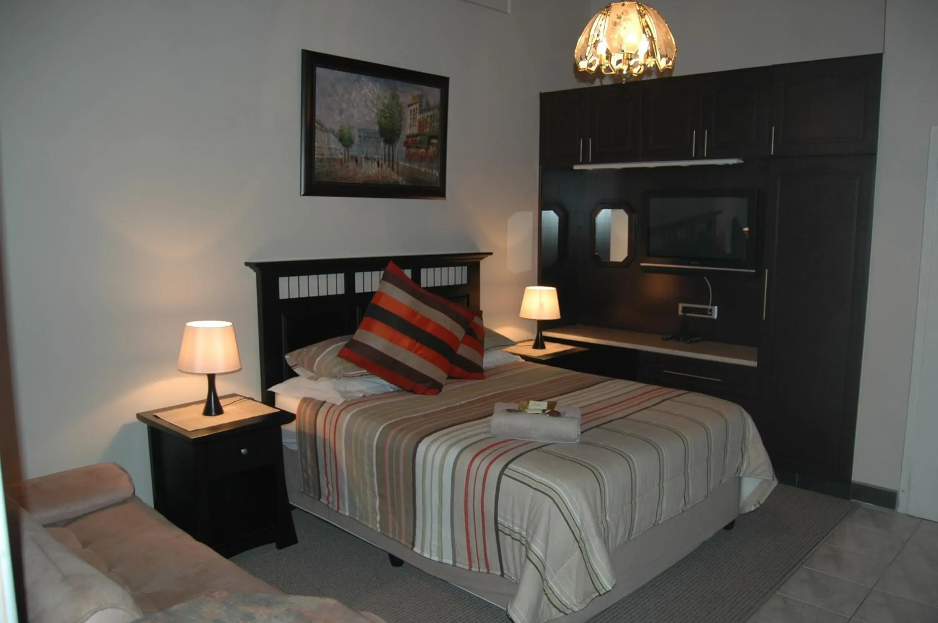 Photo of the whole room, Bed in Bon A Vie Self-catering and b&b Gonubie Full Solar Power, no load shedding! Photo of the whole room, Bed in Bon A Vie Self-catering and b&b Gonubie Full Solar Power, no load shedding!