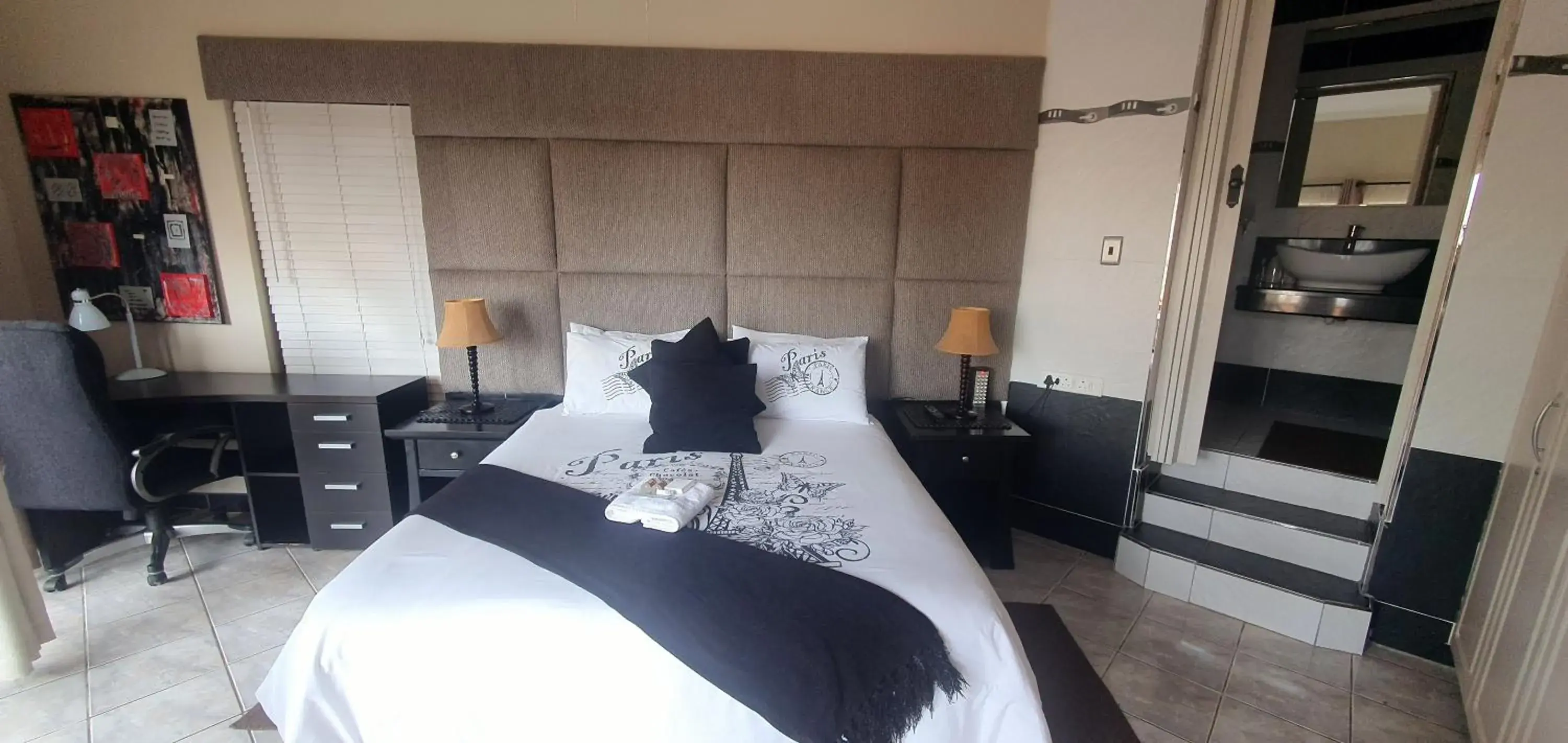 Bed in Bon A Vie Self-catering and b&b Gonubie Full Solar Power, no load shedding! Bed in Bon A Vie Self-catering and b&b Gonubie Full Solar Power, no load shedding!