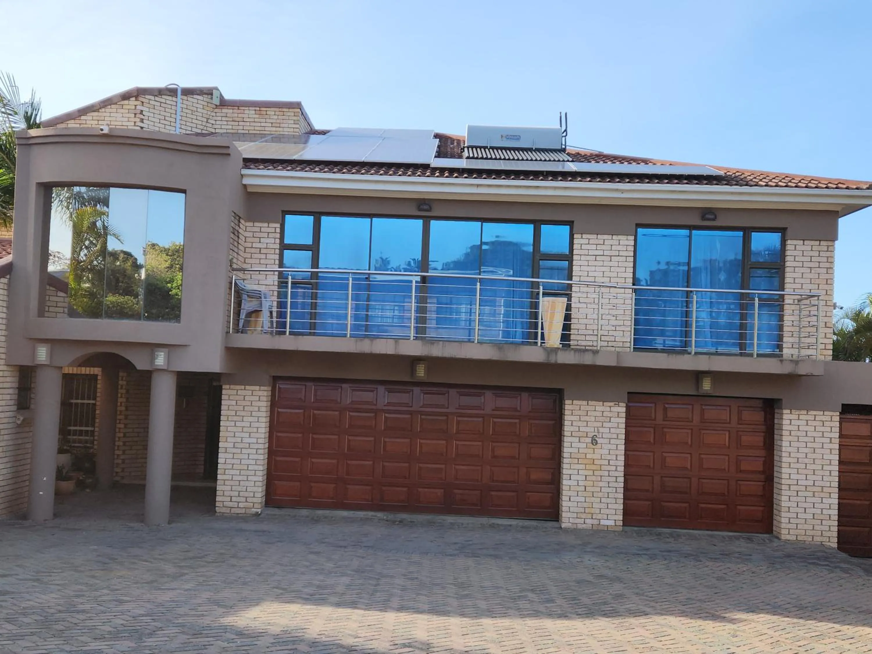 Property building in Bon A Vie Self-catering and b&b Gonubie Full Solar Power, no load shedding!