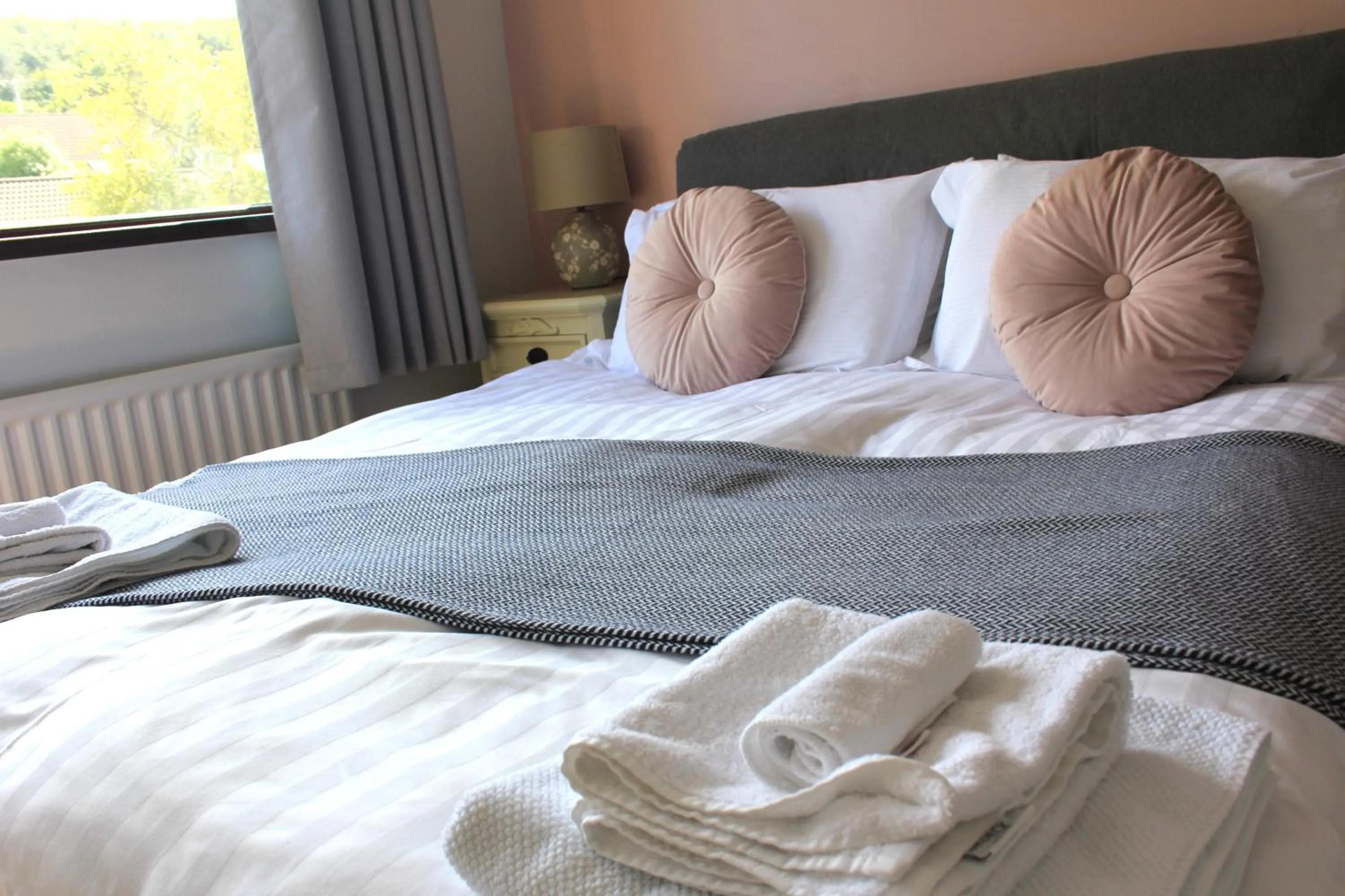 Photo of the whole room, Bed in Cairnview Bed and Breakfast