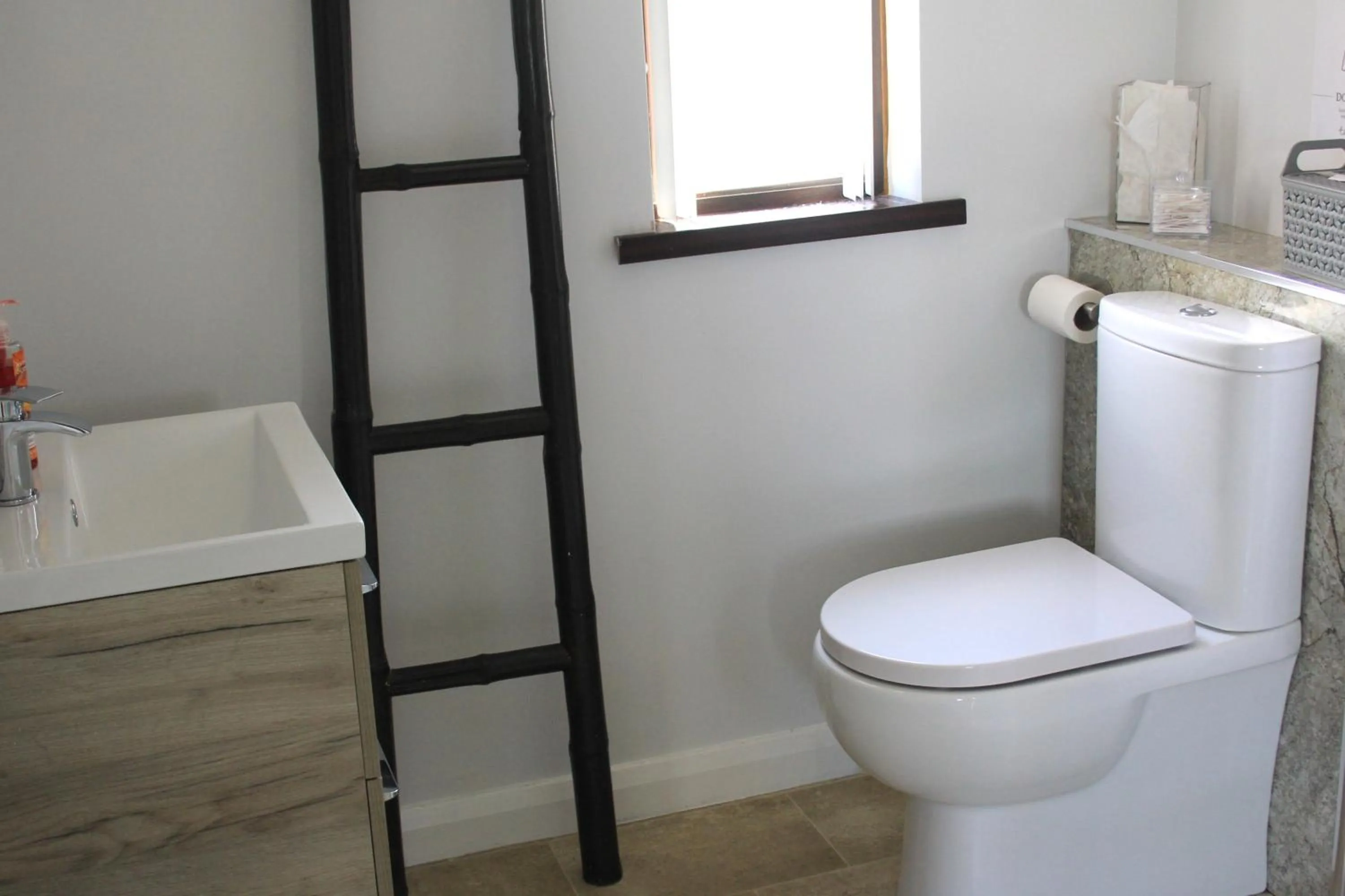 Toilet in Cairnview Bed and Breakfast