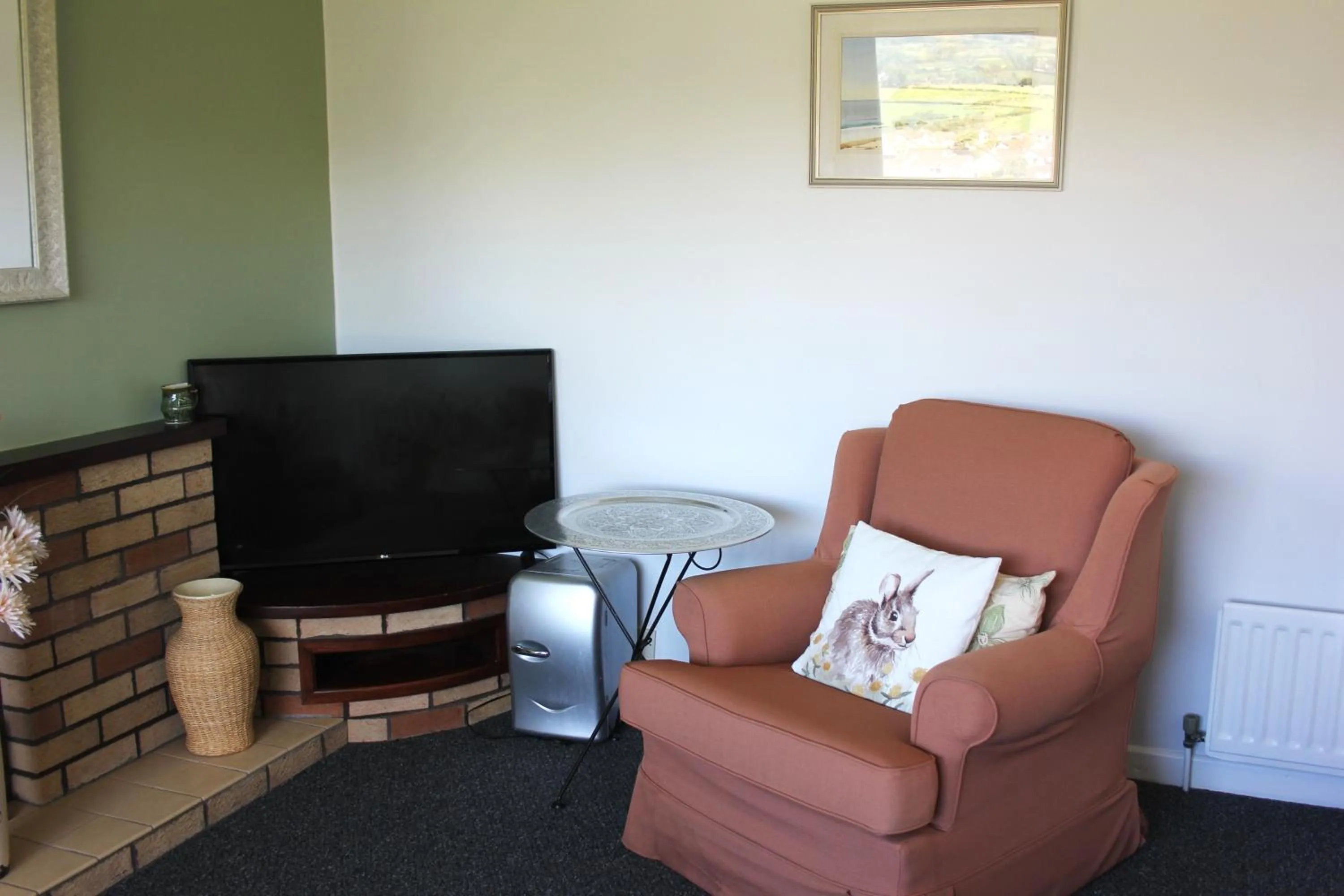 Communal lounge/ TV room in Cairnview Bed and Breakfast