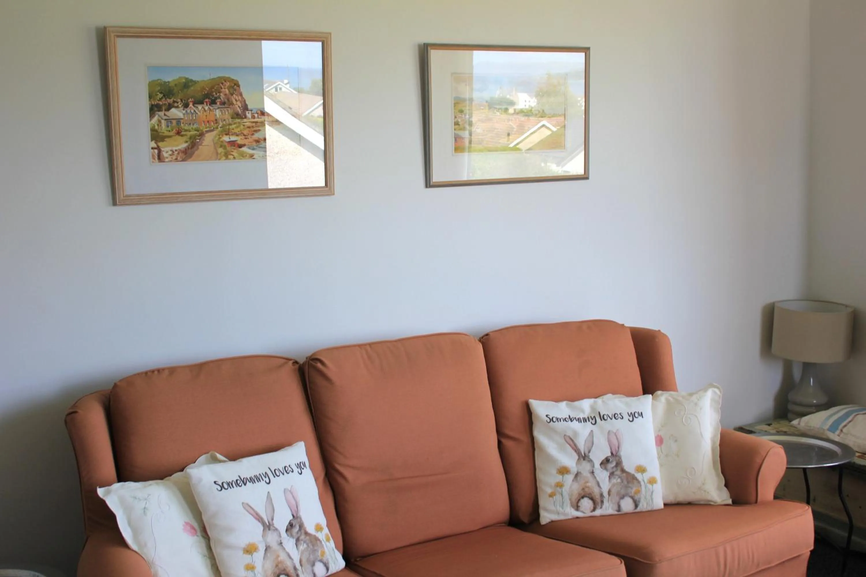 Communal lounge/ TV room in Cairnview Bed and Breakfast