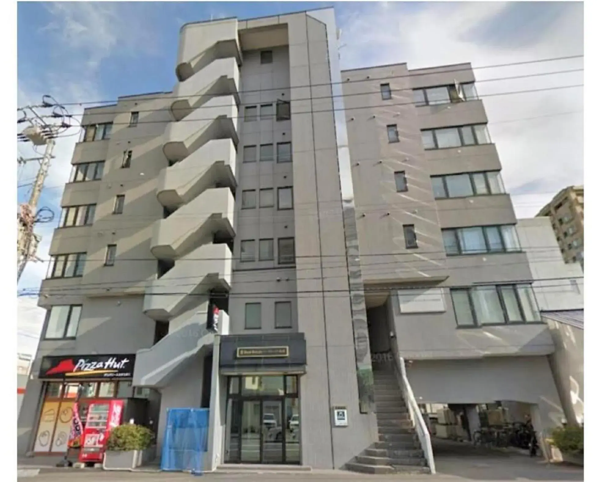 Property building in Cozy and Convenient Royal heights Property building in Cozy and Convenient Royal heights