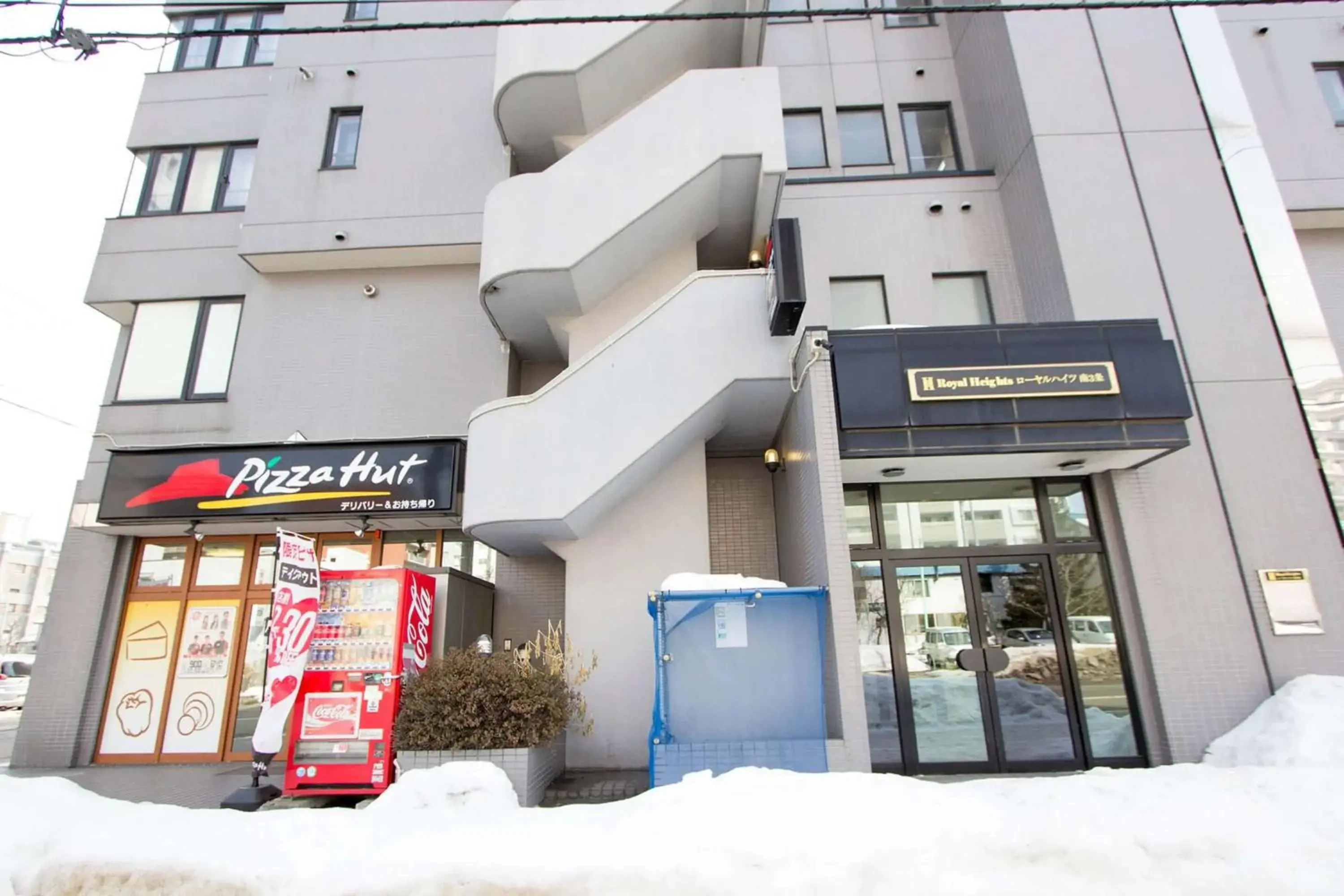 Property building in Cozy and Convenient Royal heights Property building in Cozy and Convenient Royal heights