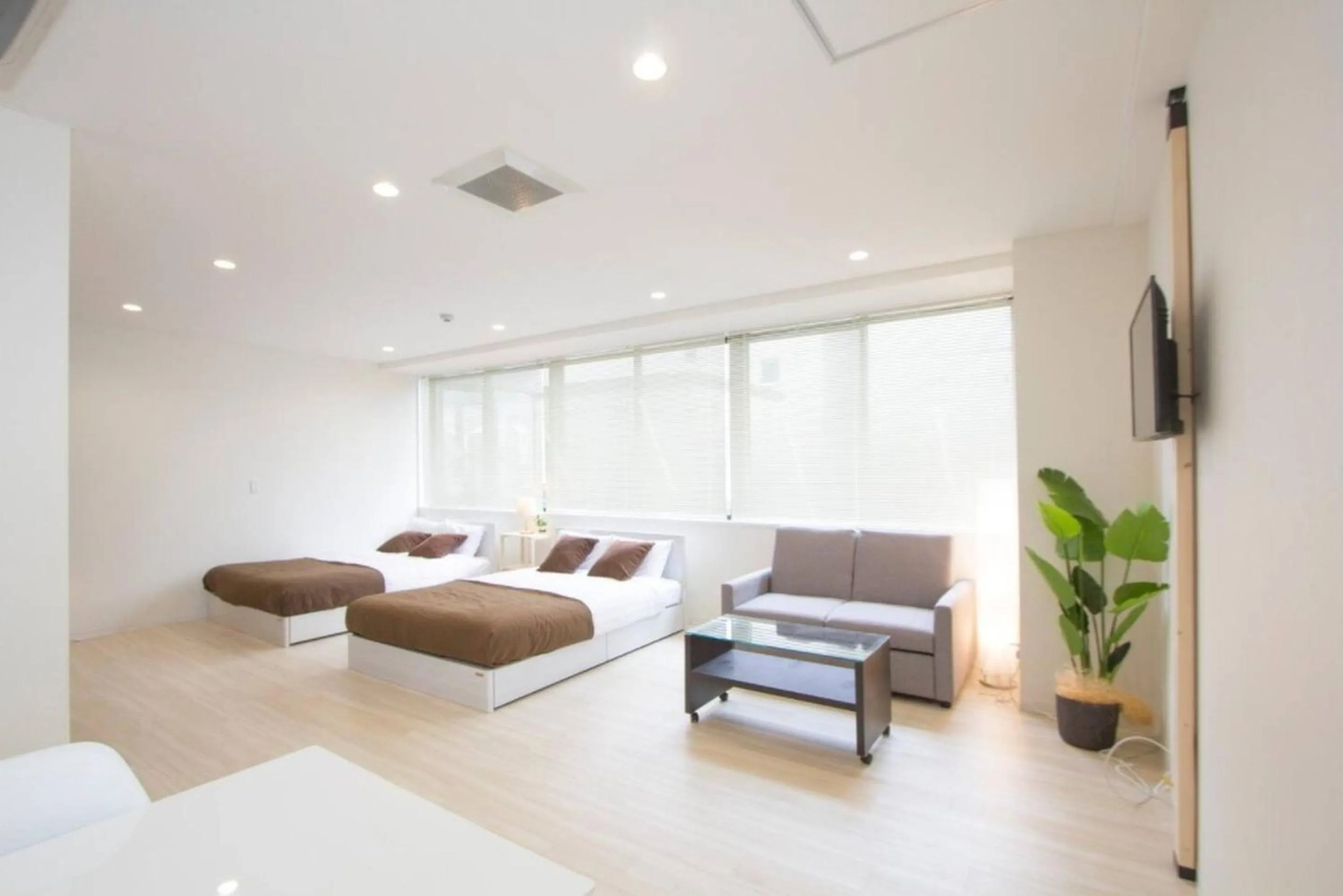 Living room in Cozy and Convenient Royal heights