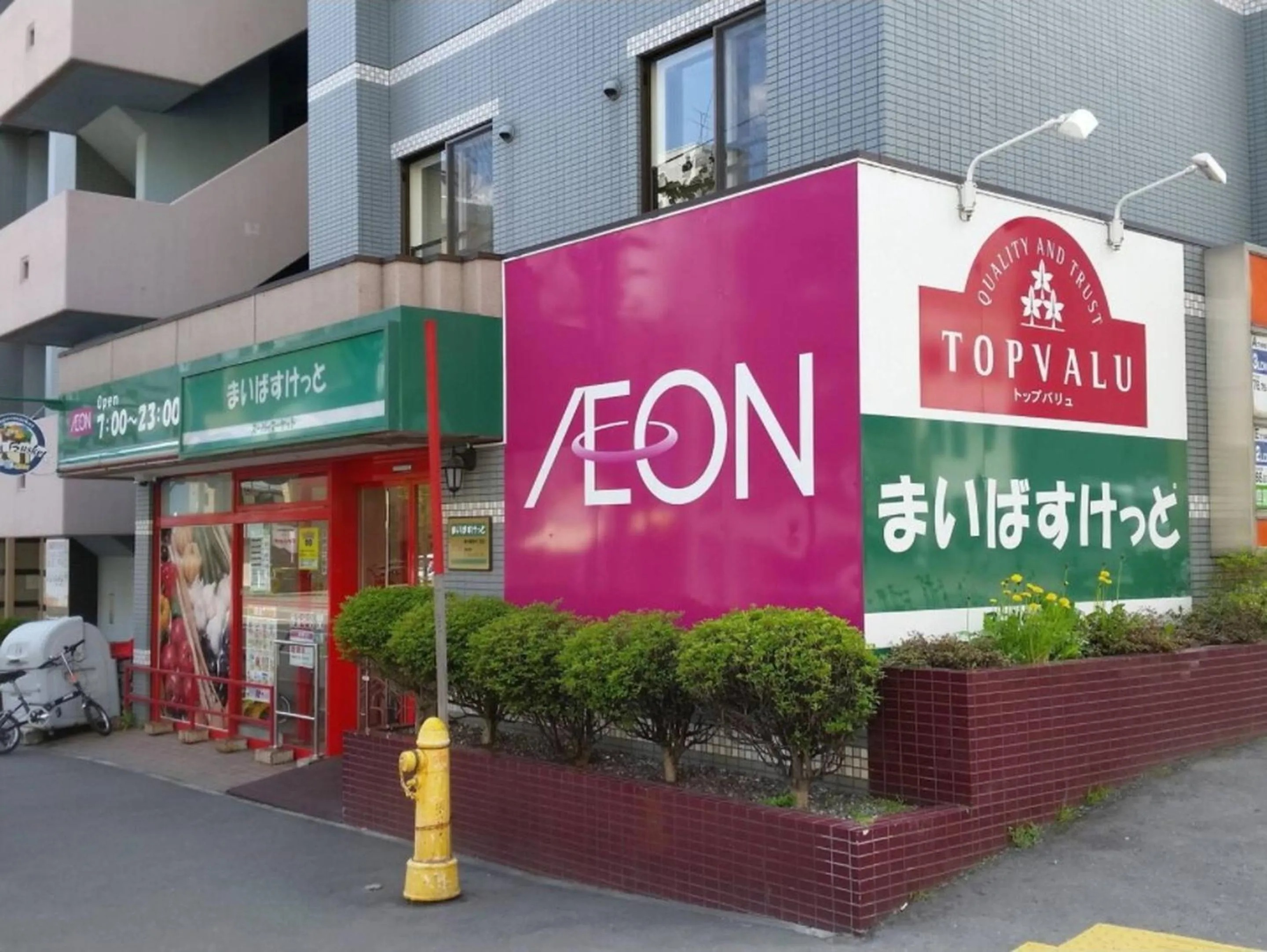 Off site in Cozy and Convenient Royal heights