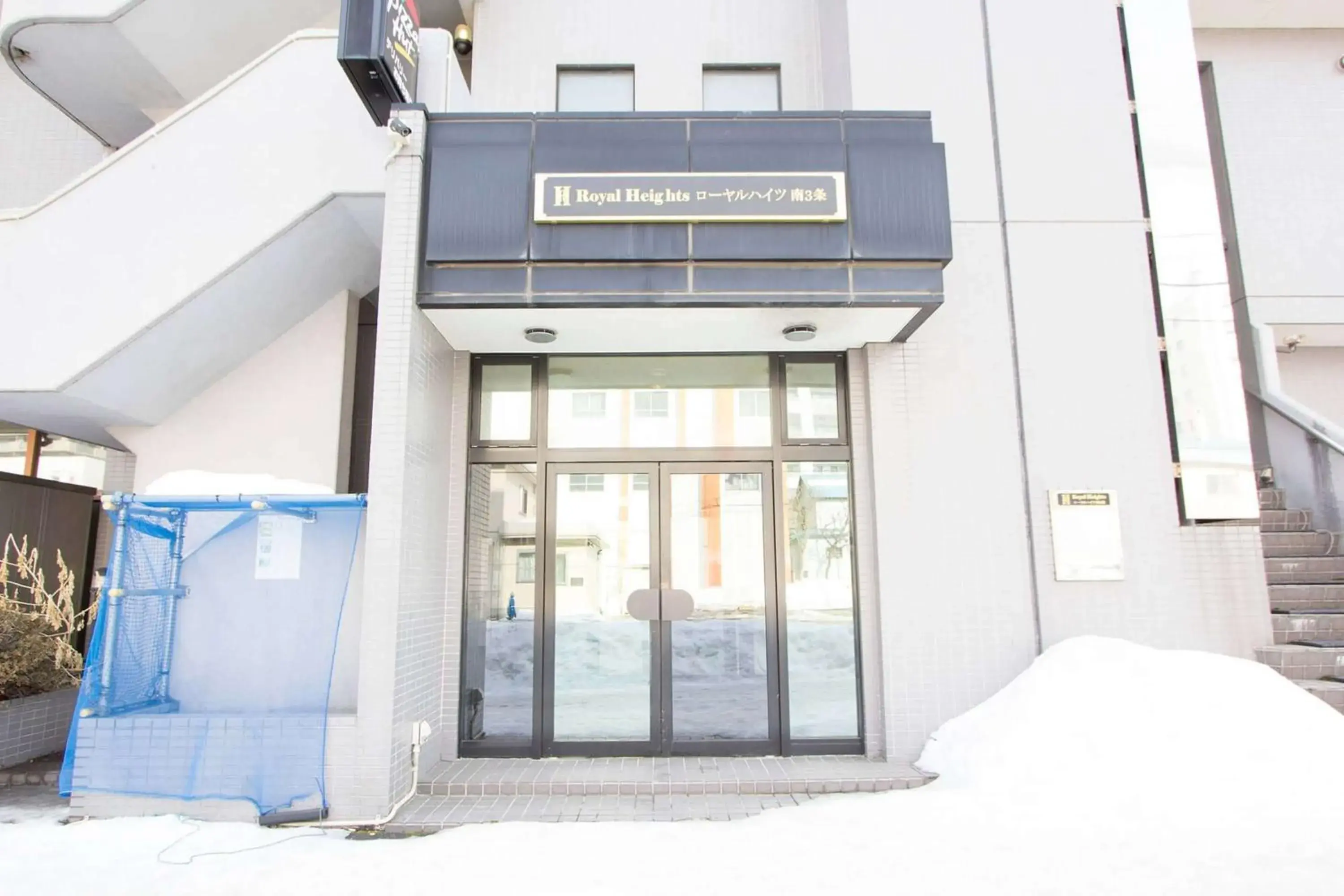 Property building in Cozy and Convenient Royal heights Property building in Cozy and Convenient Royal heights