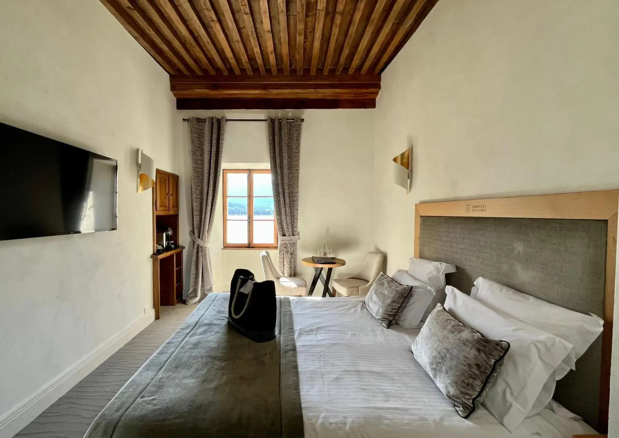 Lake view, Bed in Abbaye de Talloires Lake view, Bed in Abbaye de Talloires