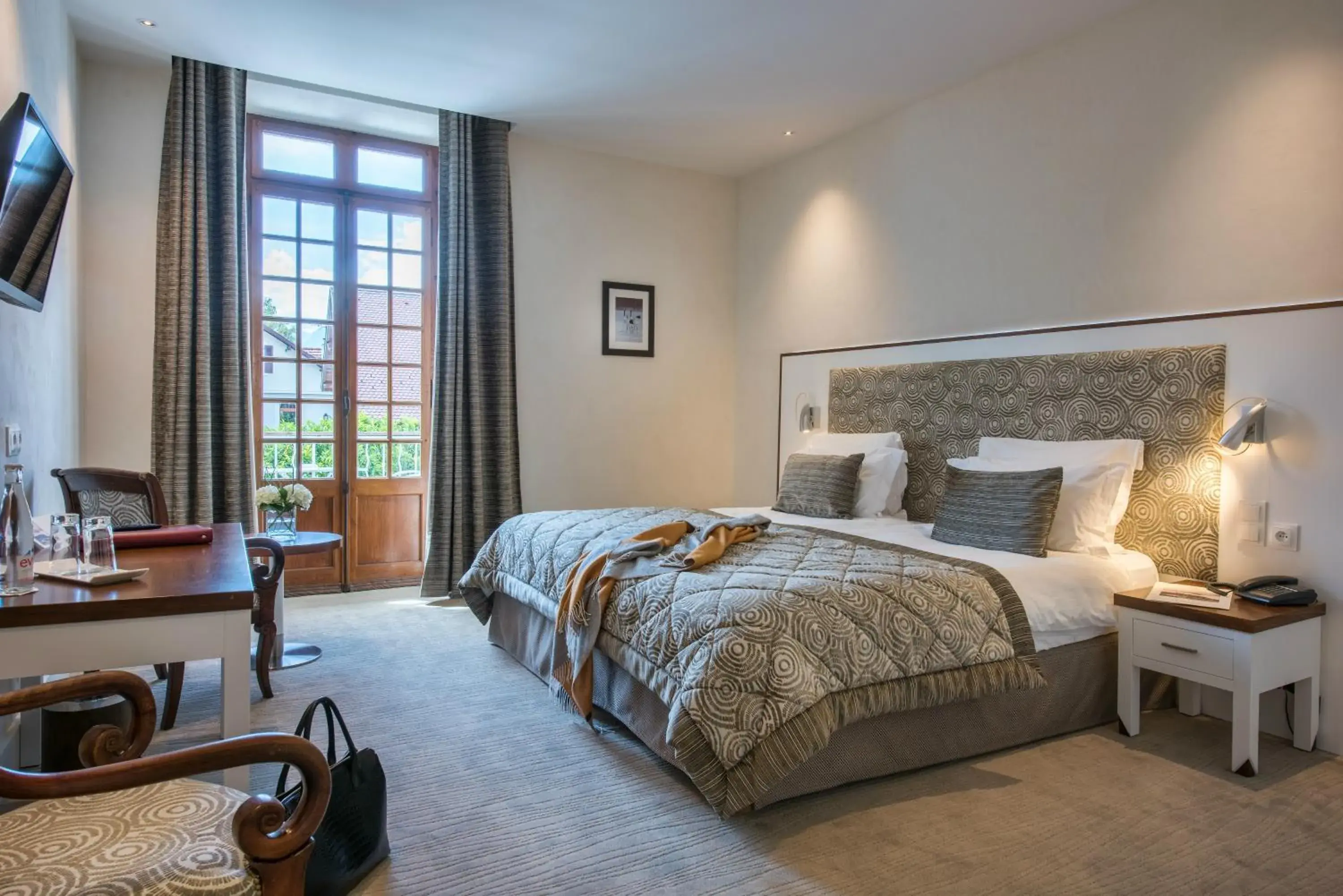 Bedroom, Bed in Abbaye de Talloires Bedroom, Bed in Abbaye de Talloires