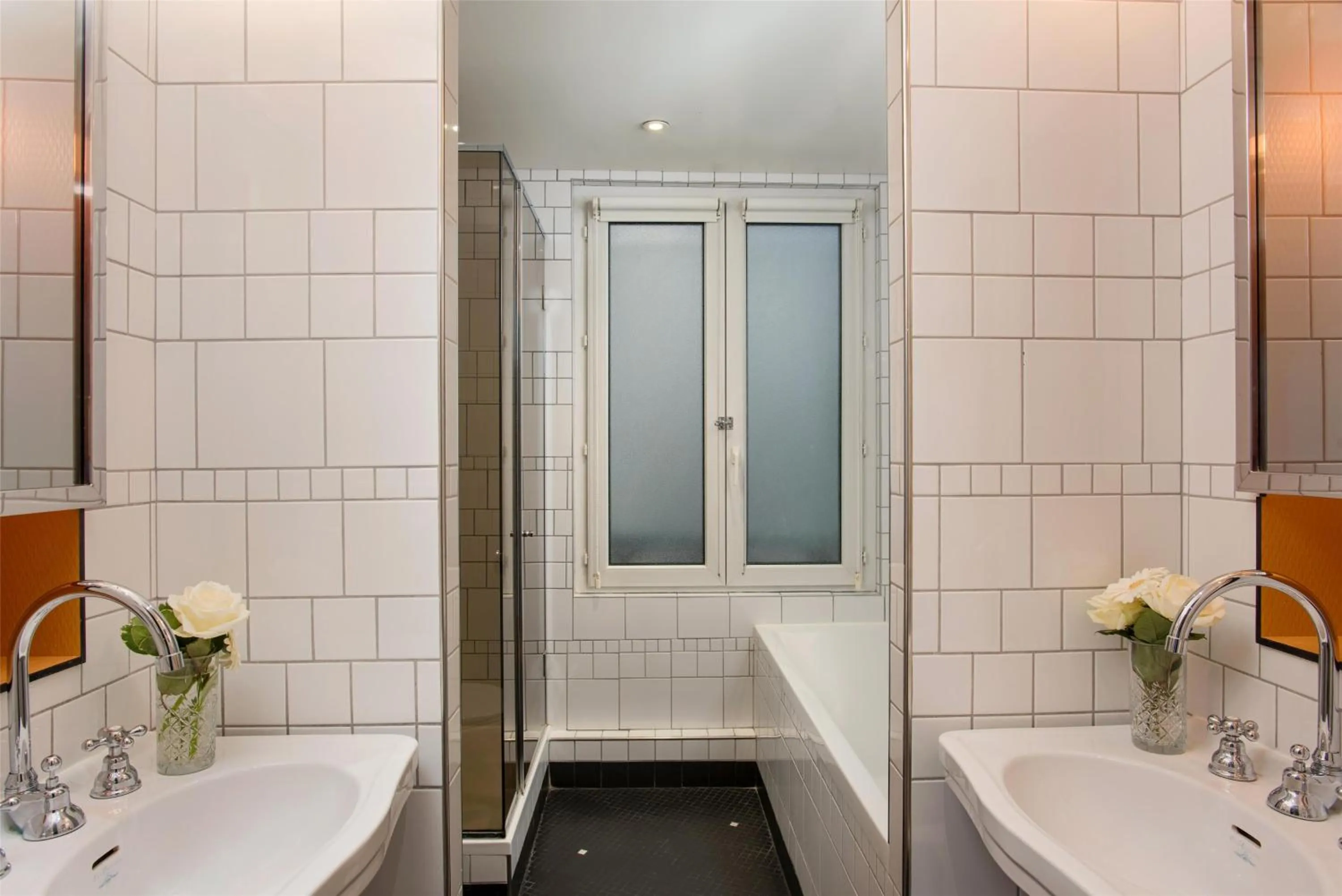 Bathroom in NH Paris Opéra Faubourg