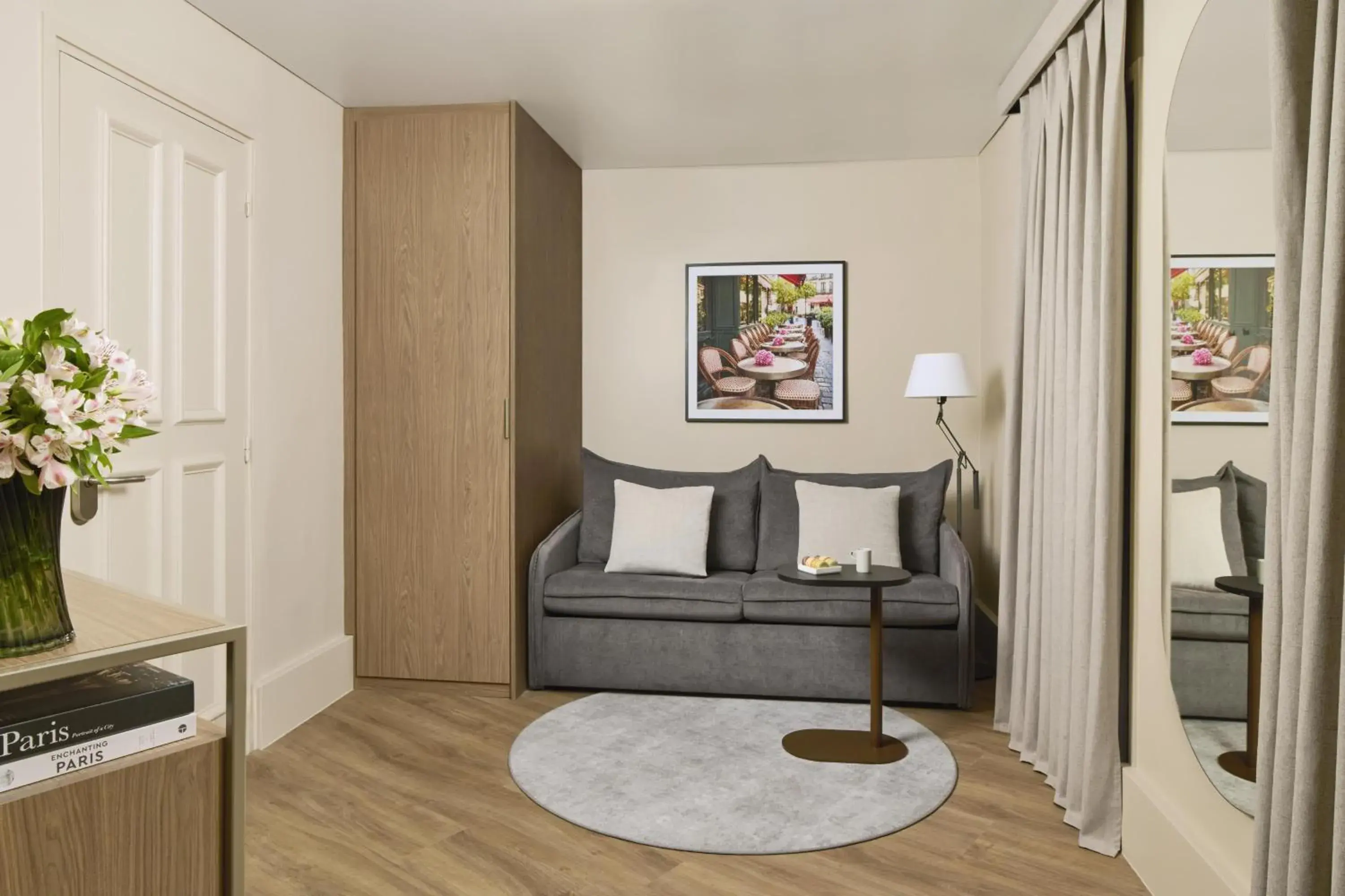 Photo of the whole room in NH Paris Opéra Faubourg Photo of the whole room in NH Paris Opéra Faubourg