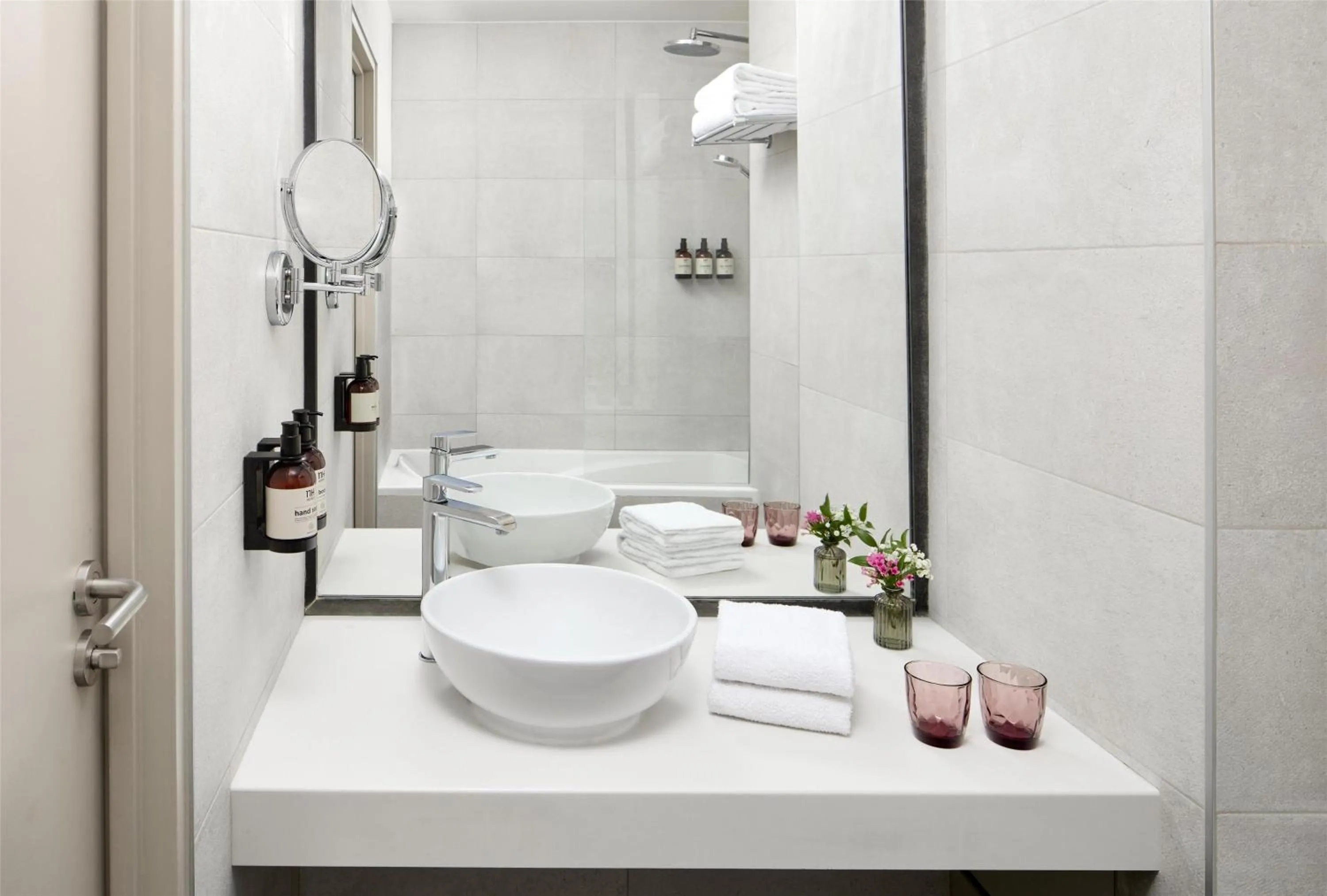 Bathroom in NH Paris Opéra Faubourg