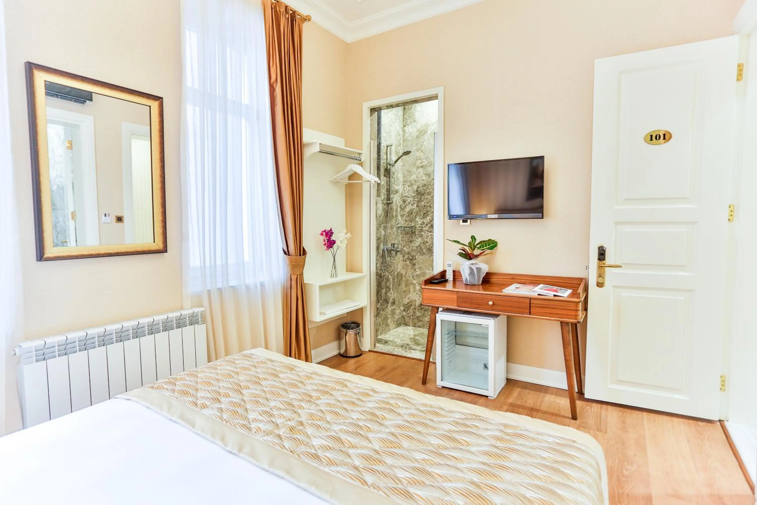 Bed in HANENDE HOTEL