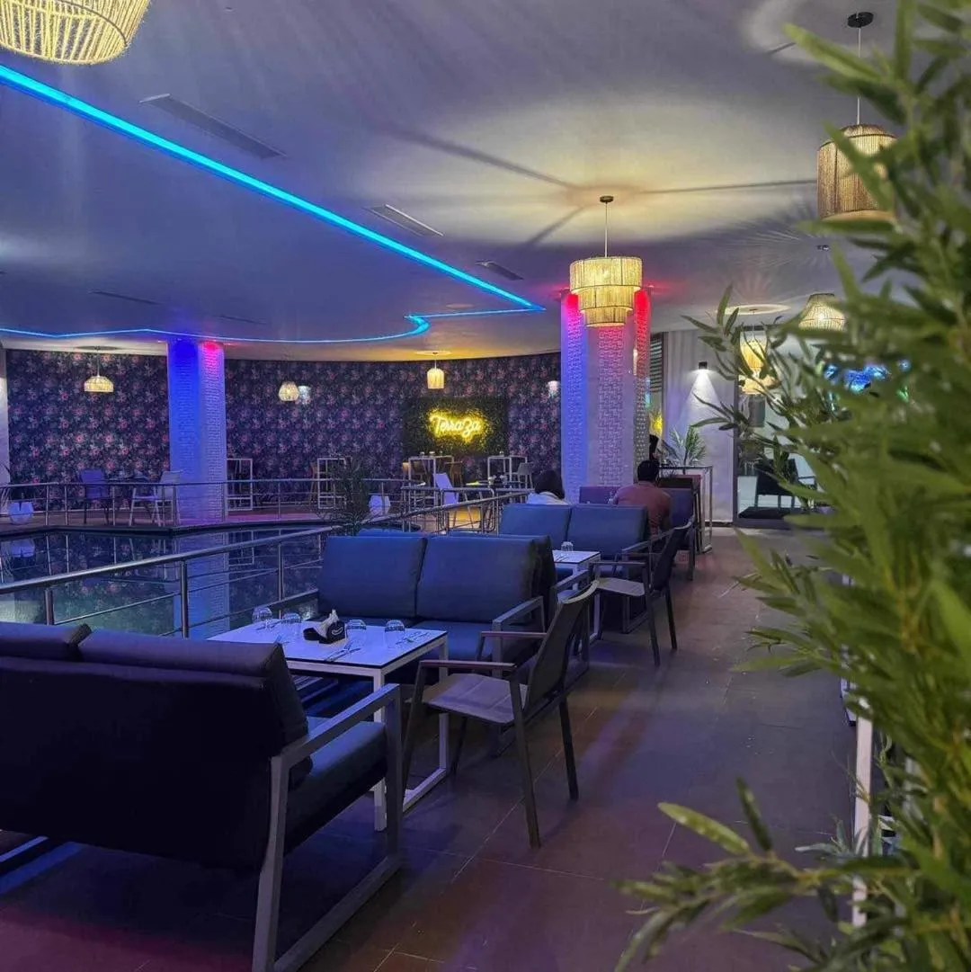 Restaurant/places to eat in La Tour Blanche