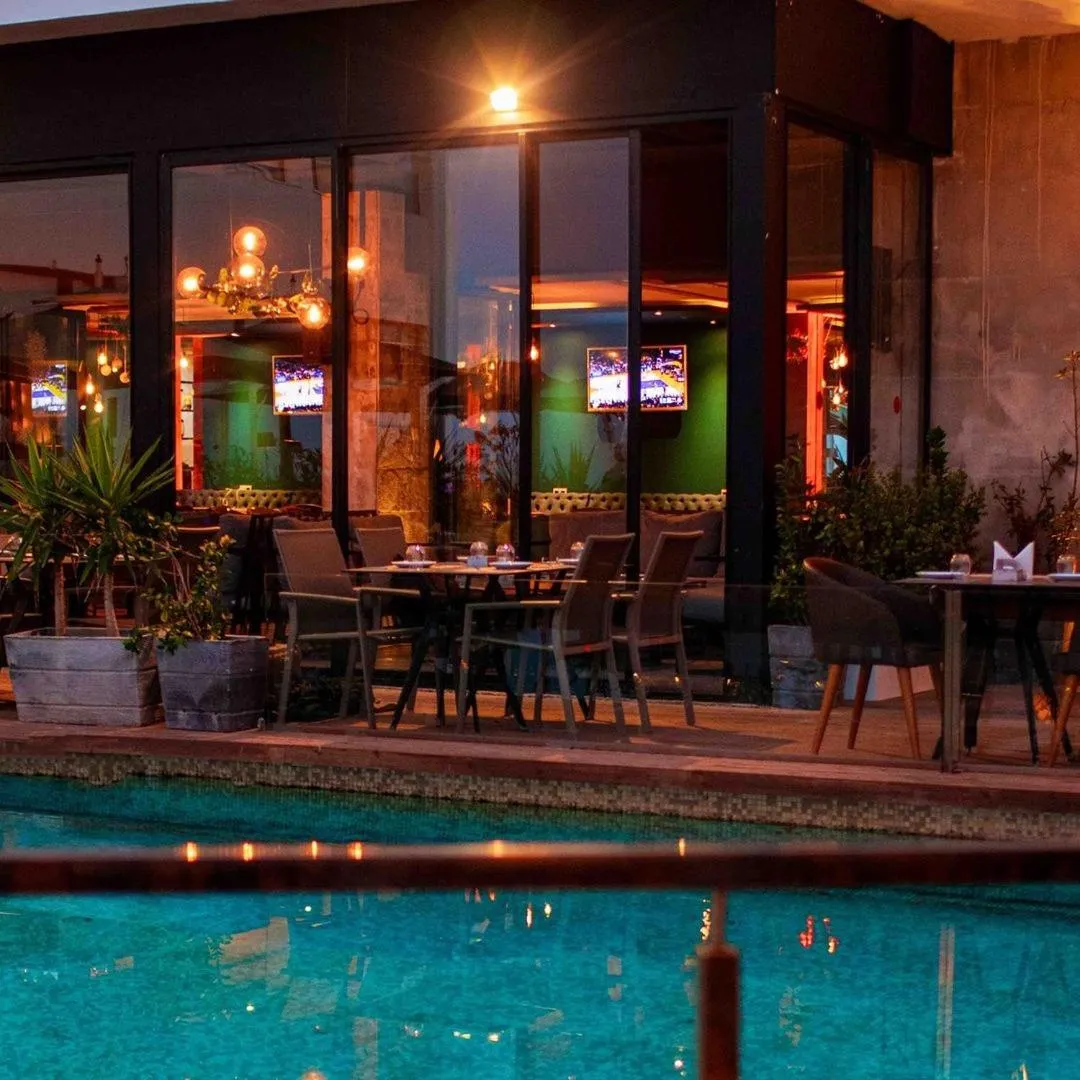 Restaurant/places to eat in La Tour Blanche