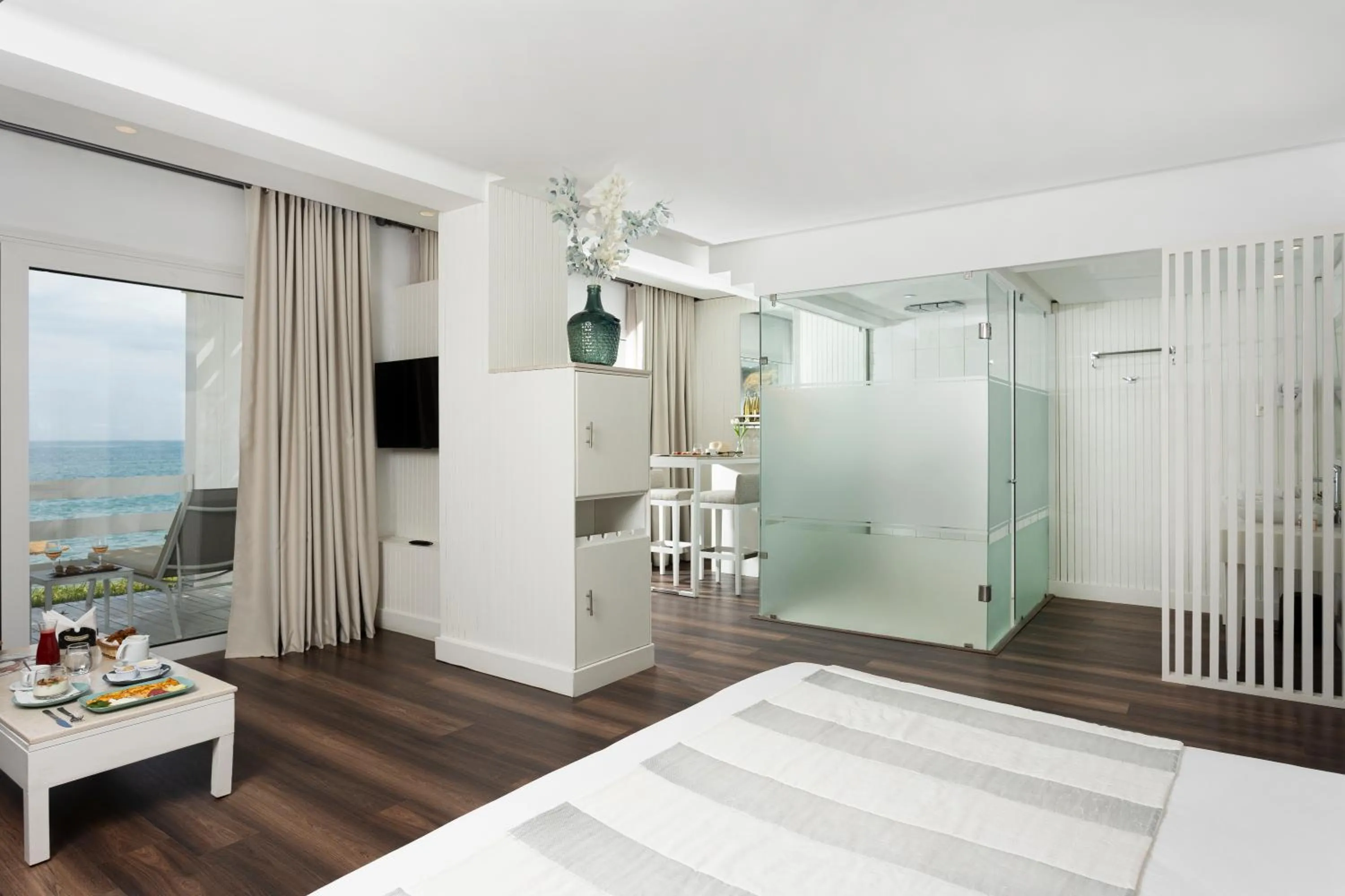 Photo of the whole room, Bed in La Tour Blanche