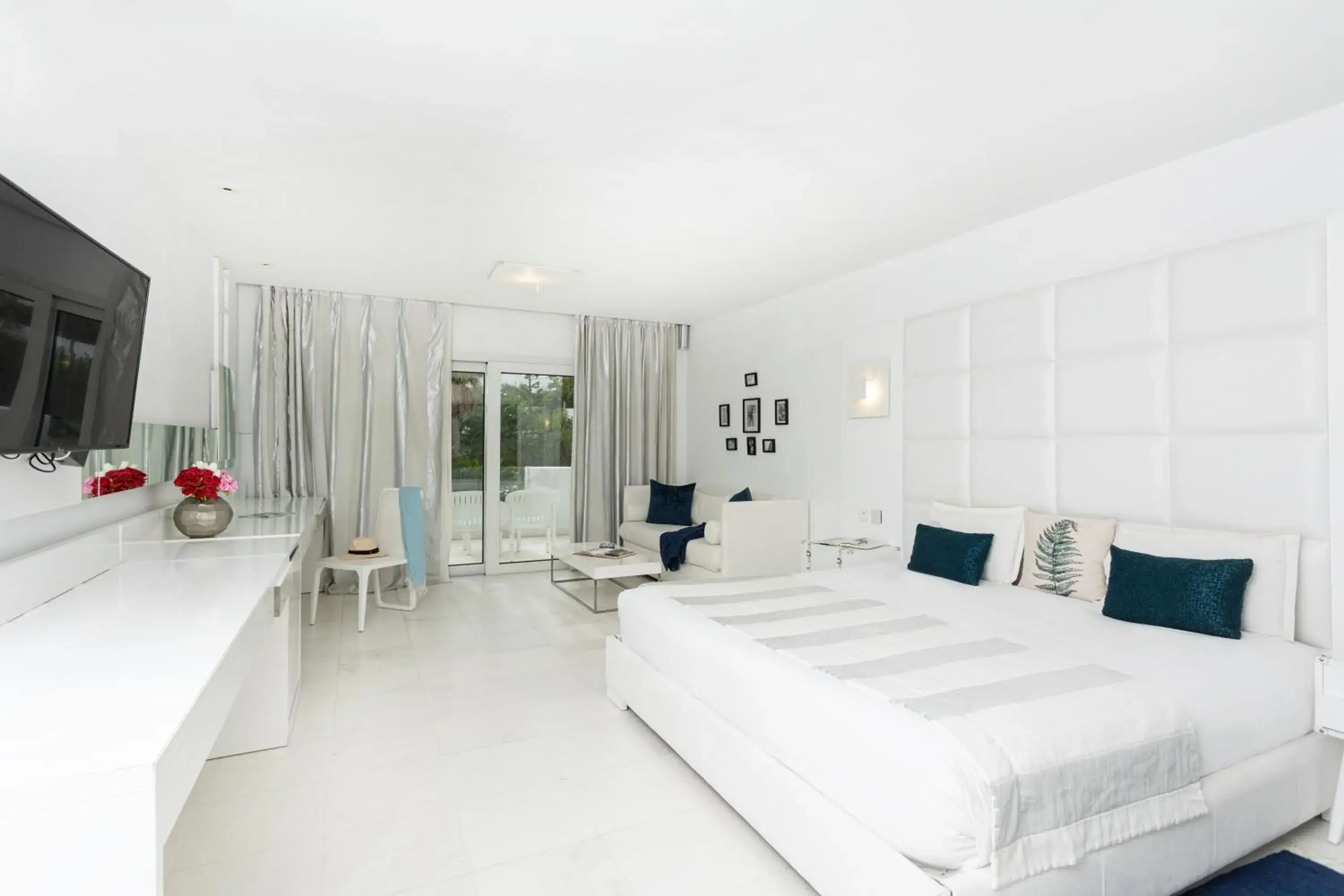 Deluxe Double Room in La Tour Blanche Deluxe Double Room in La Tour Blanche