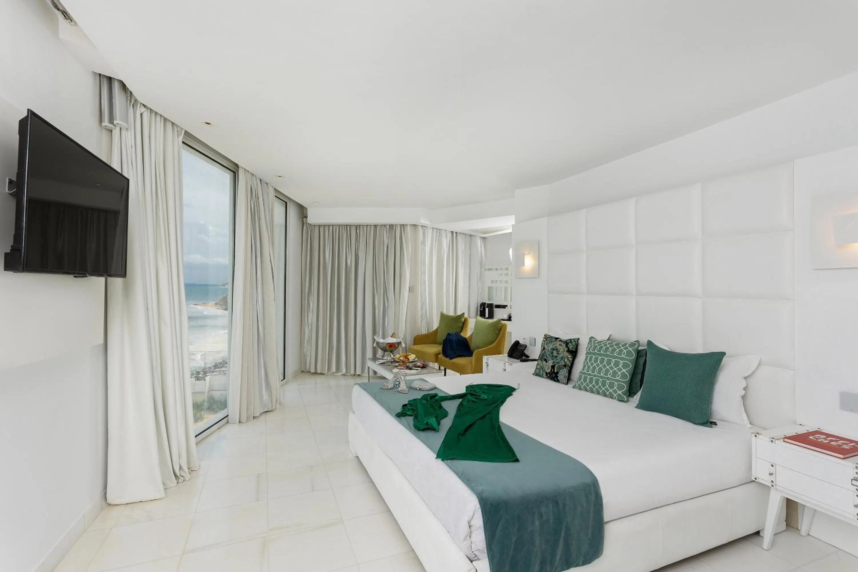 Communal lounge/ TV room, Bed in La Tour Blanche