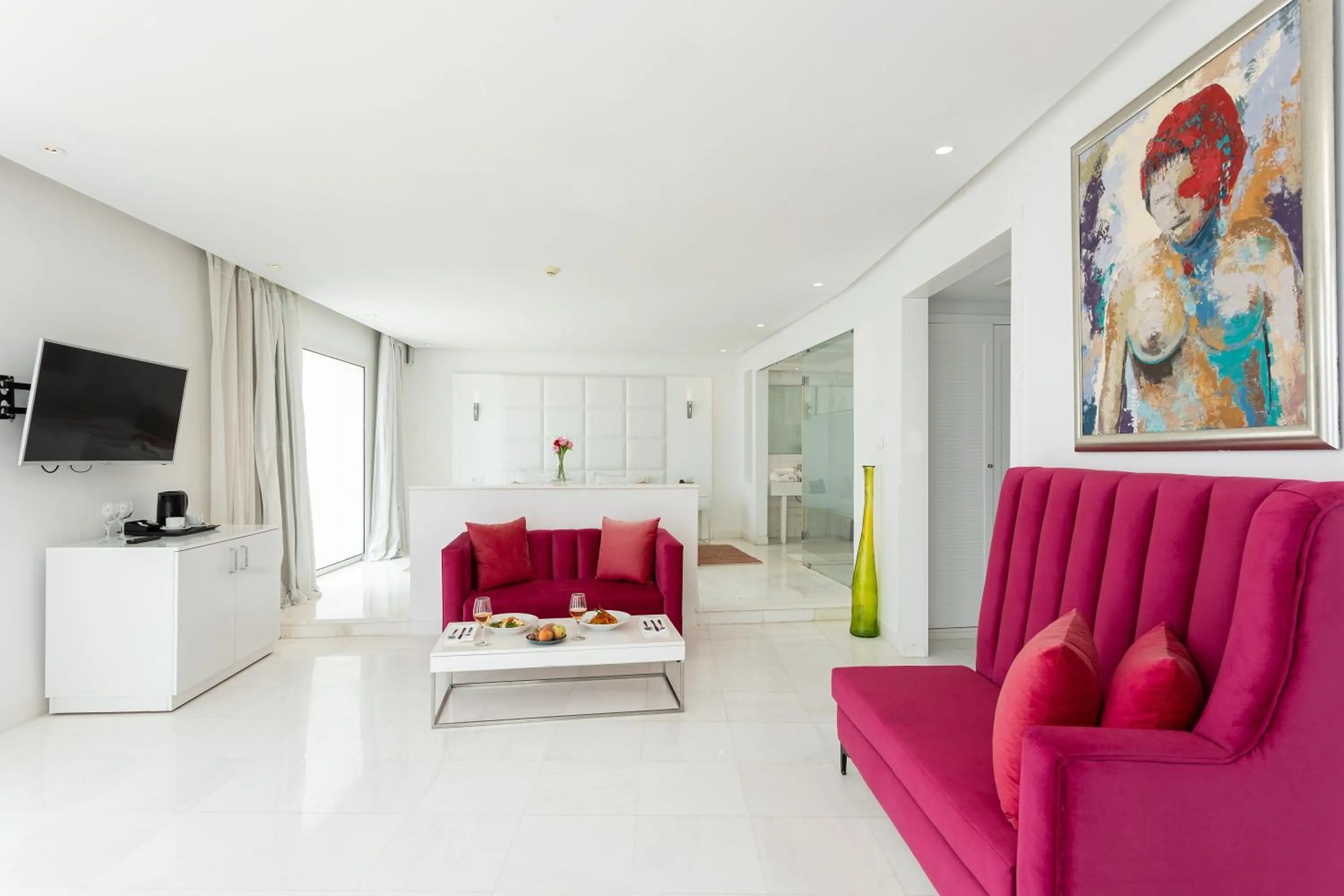 Communal lounge/ TV room in La Tour Blanche