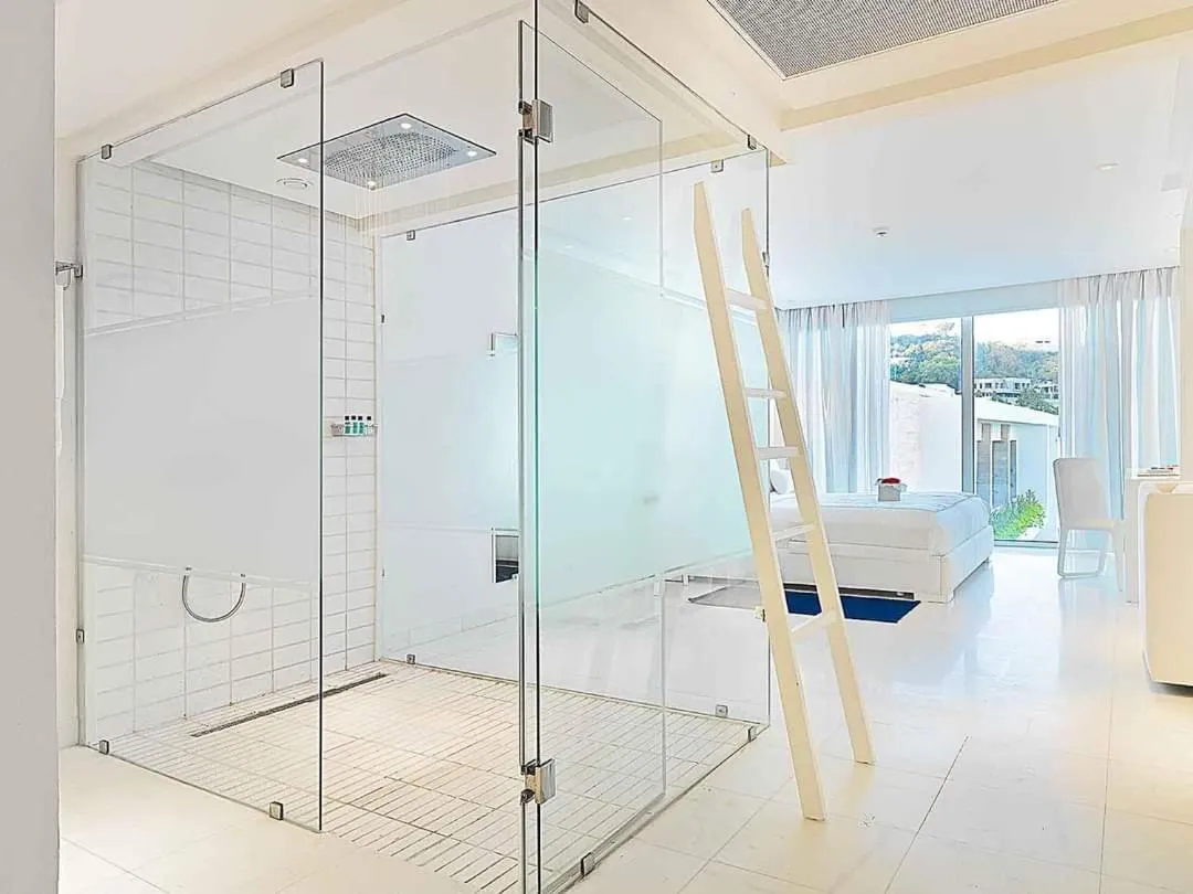 Shower in La Tour Blanche