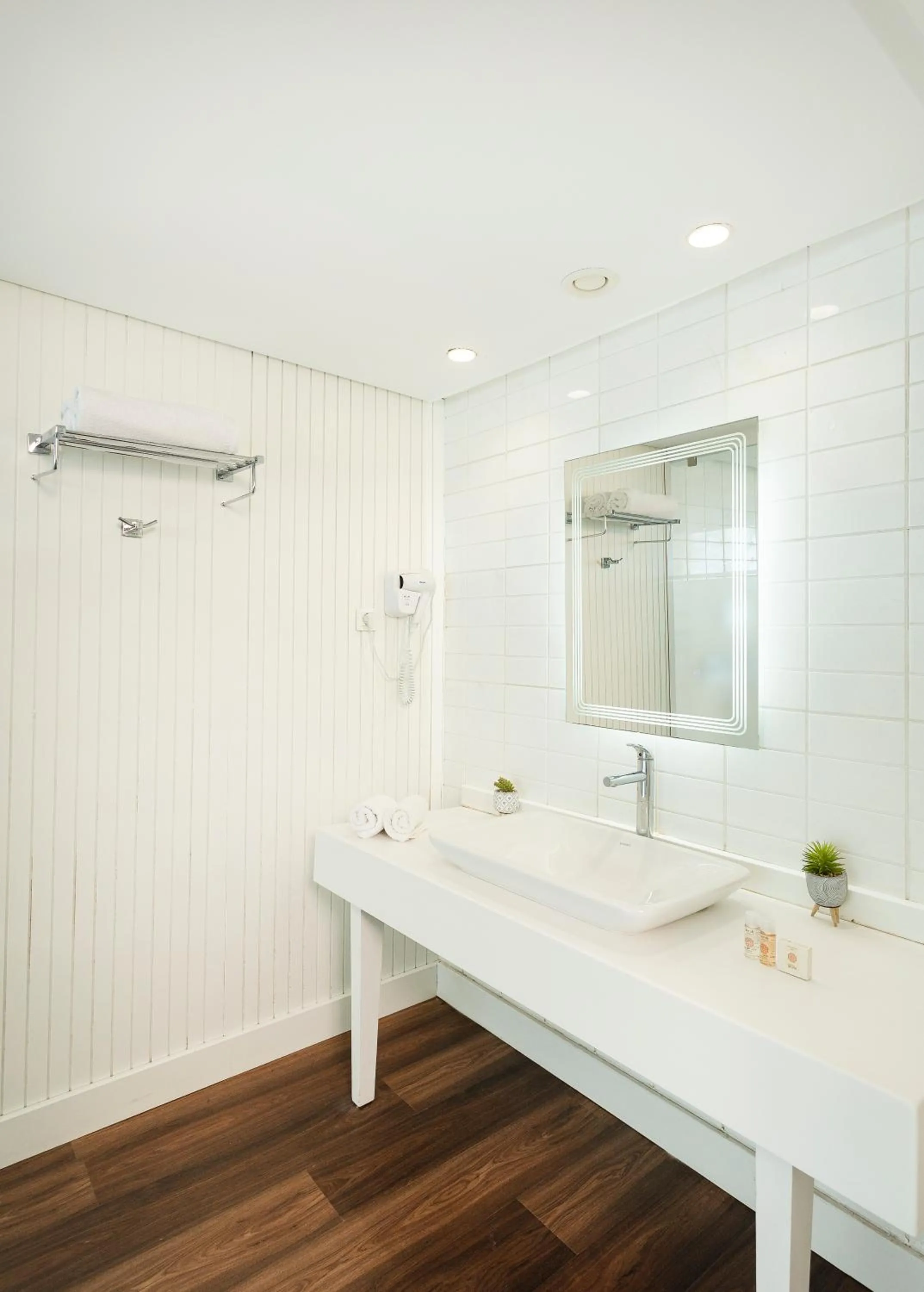 Shower in La Tour Blanche