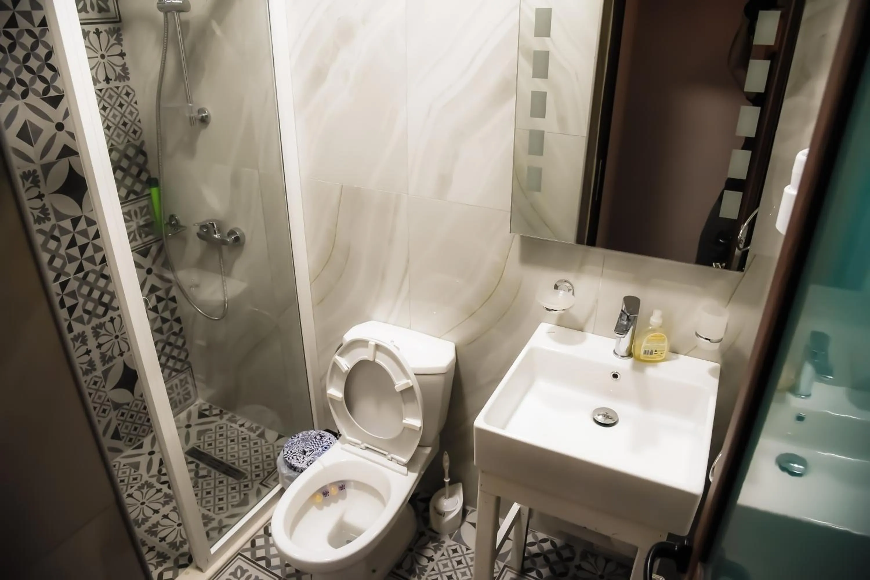 Toilet in Hotel Sofra