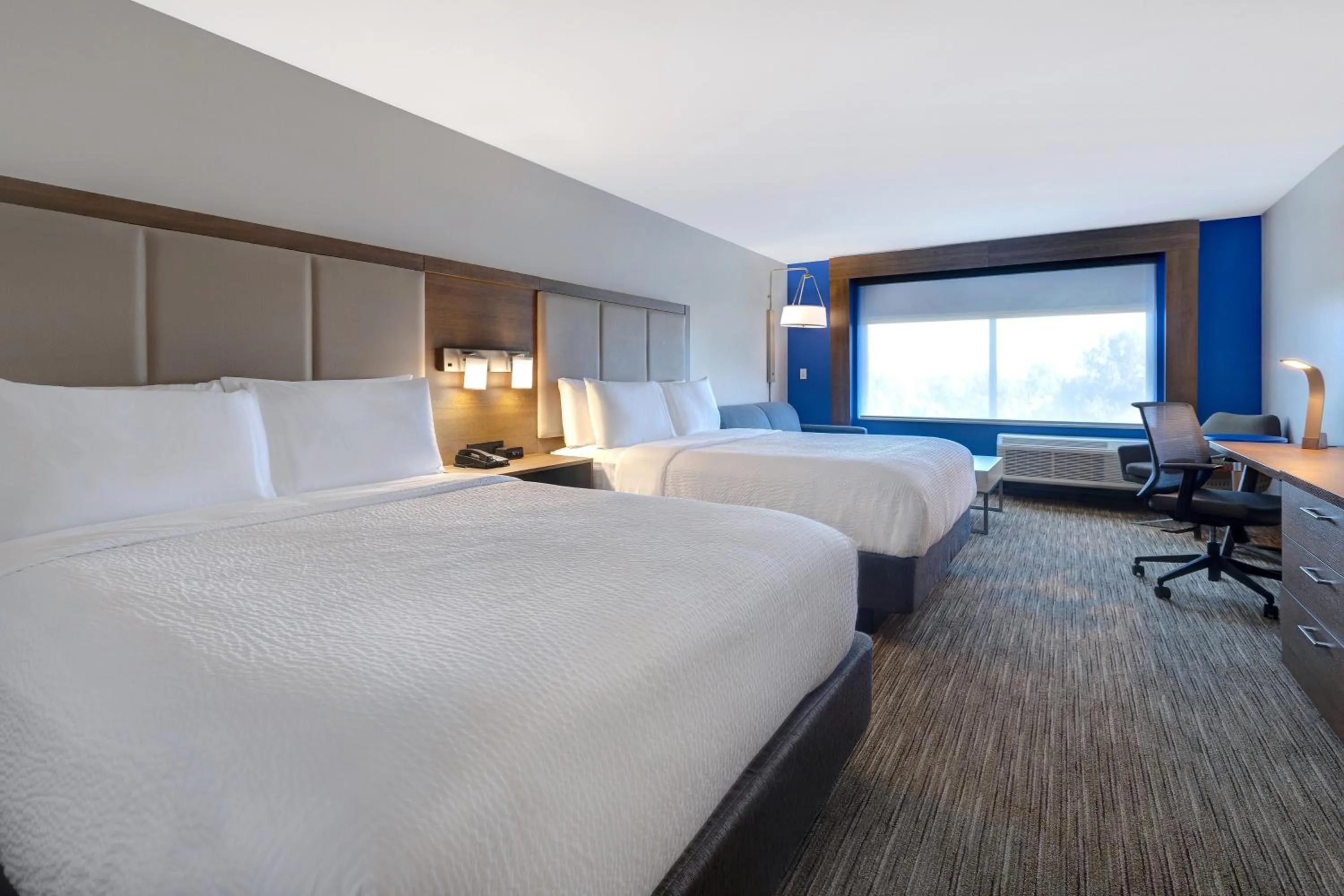 Photo of the whole room, Bed in Holiday Inn Express & Suites - Ann Arbor - University South by IHG