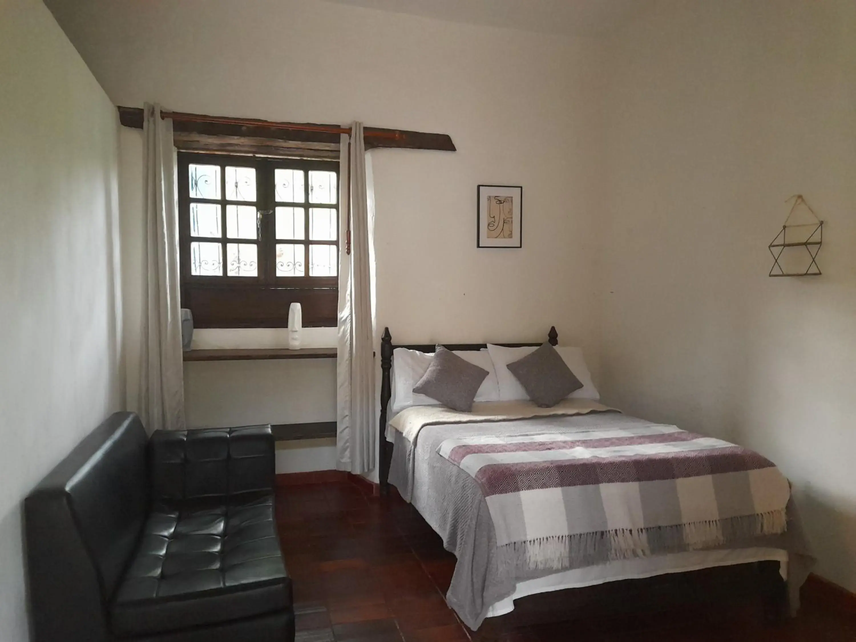Large Single Room - single occupancy in Casa Campestre SUANOGA Large Single Room - single occupancy in Casa Campestre SUANOGA