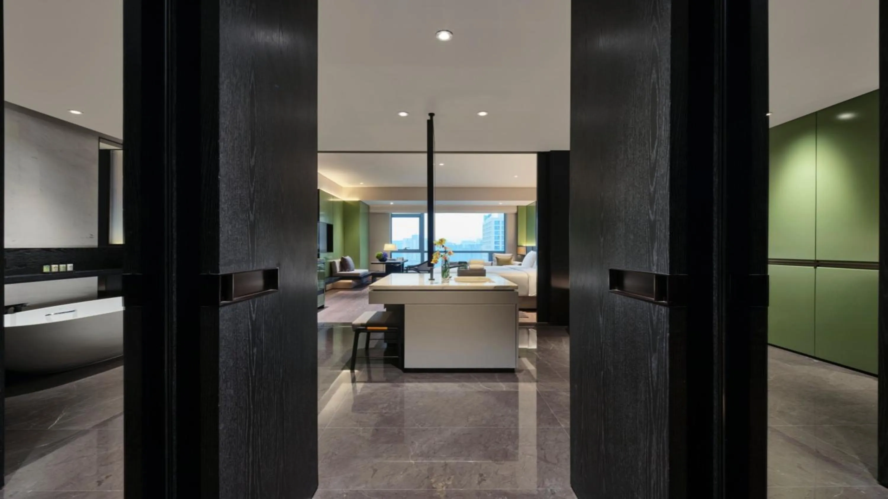 Photo of the whole room, Bed in InterContinental Xi'an North by IHG