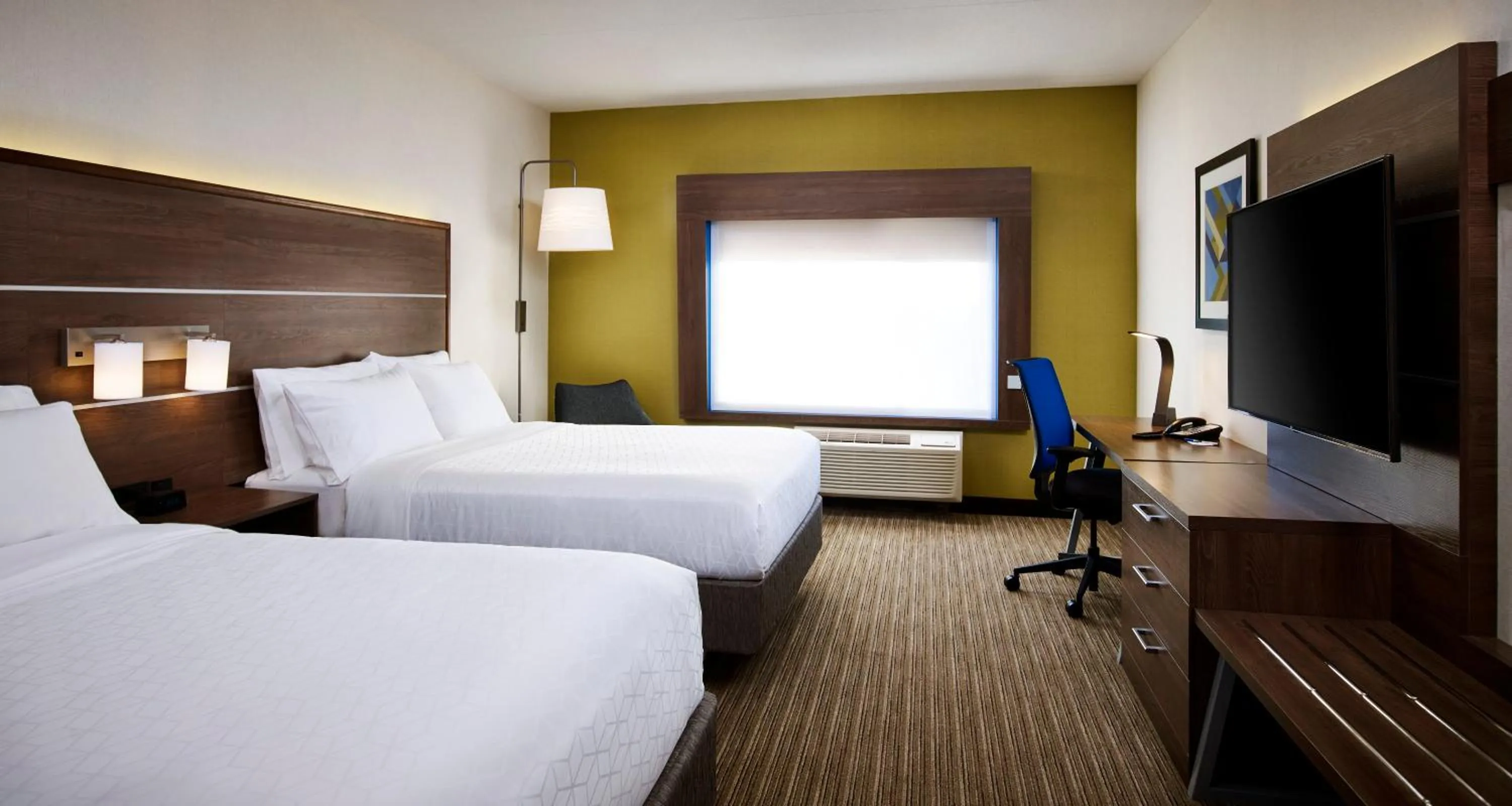 Photo of the whole room, Bed in Holiday Inn Express - Sarnia - Point Edward by IHG