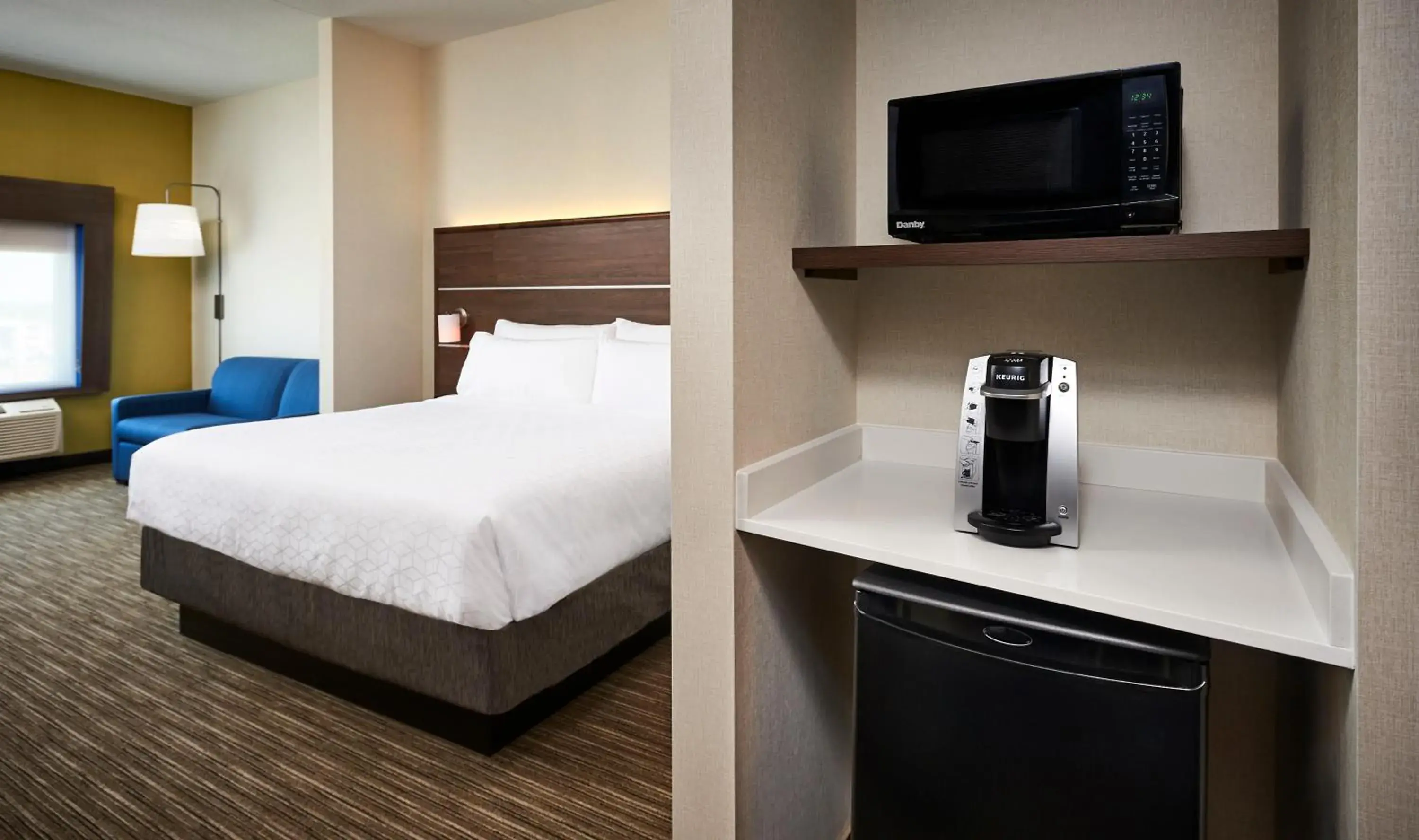 Bedroom, Bed in Holiday Inn Express - Sarnia - Point Edward by IHG Bedroom, Bed in Holiday Inn Express - Sarnia - Point Edward by IHG