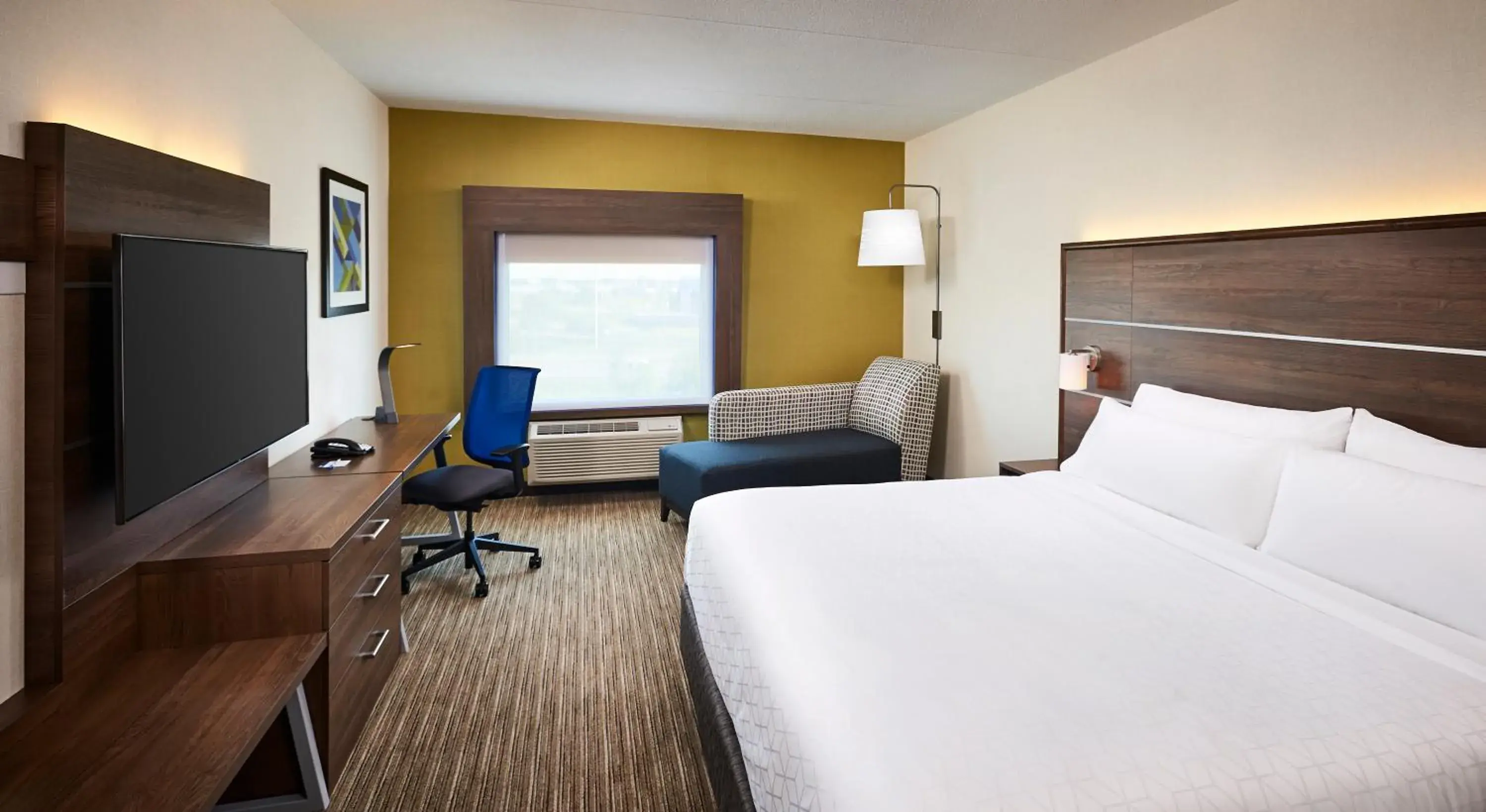 Bedroom, Bed in Holiday Inn Express - Sarnia - Point Edward by IHG Bedroom, Bed in Holiday Inn Express - Sarnia - Point Edward by IHG