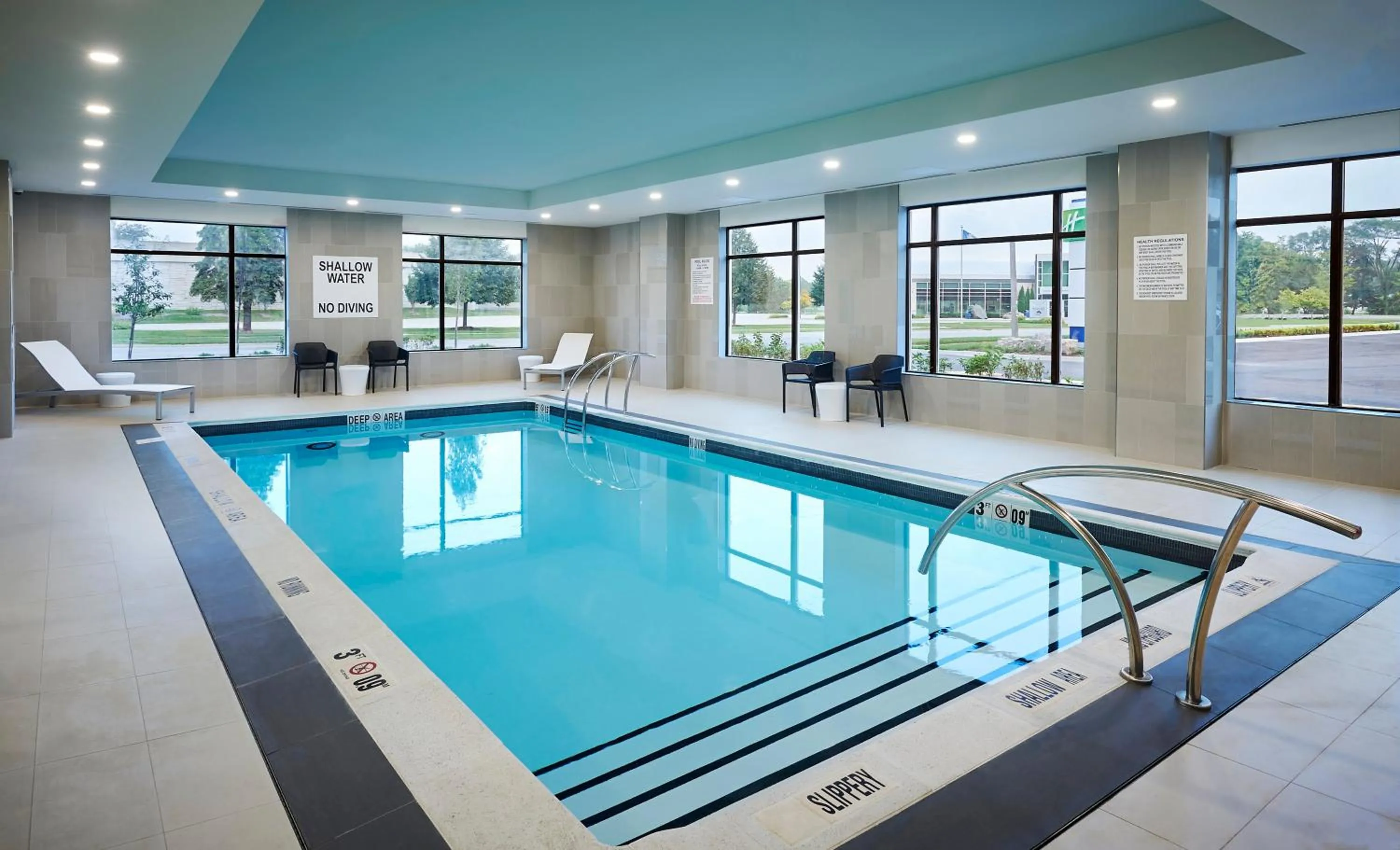 Swimming pool in Holiday Inn Express - Sarnia - Point Edward by IHG