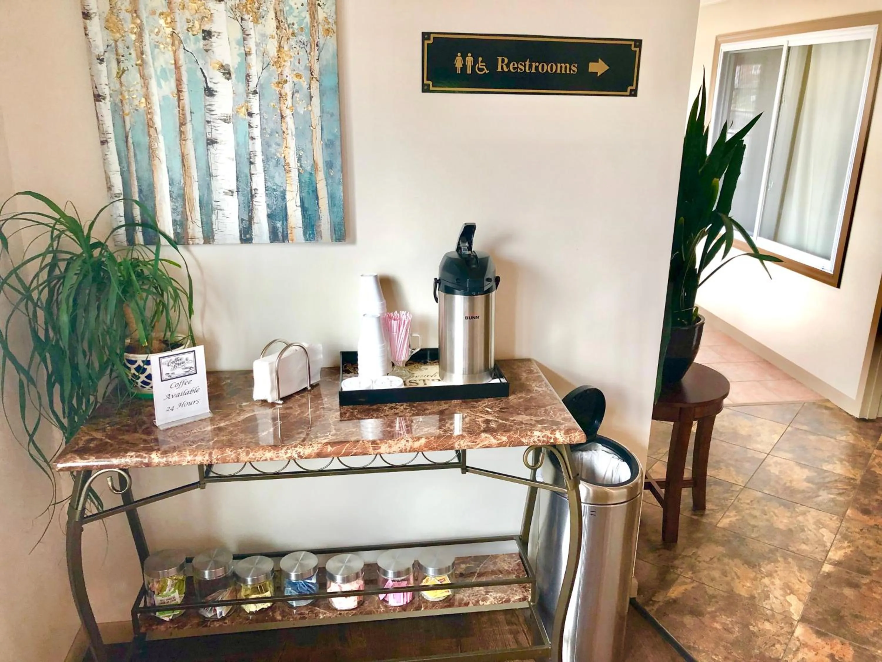 Coffee/tea facilities in Bicentennial Inn