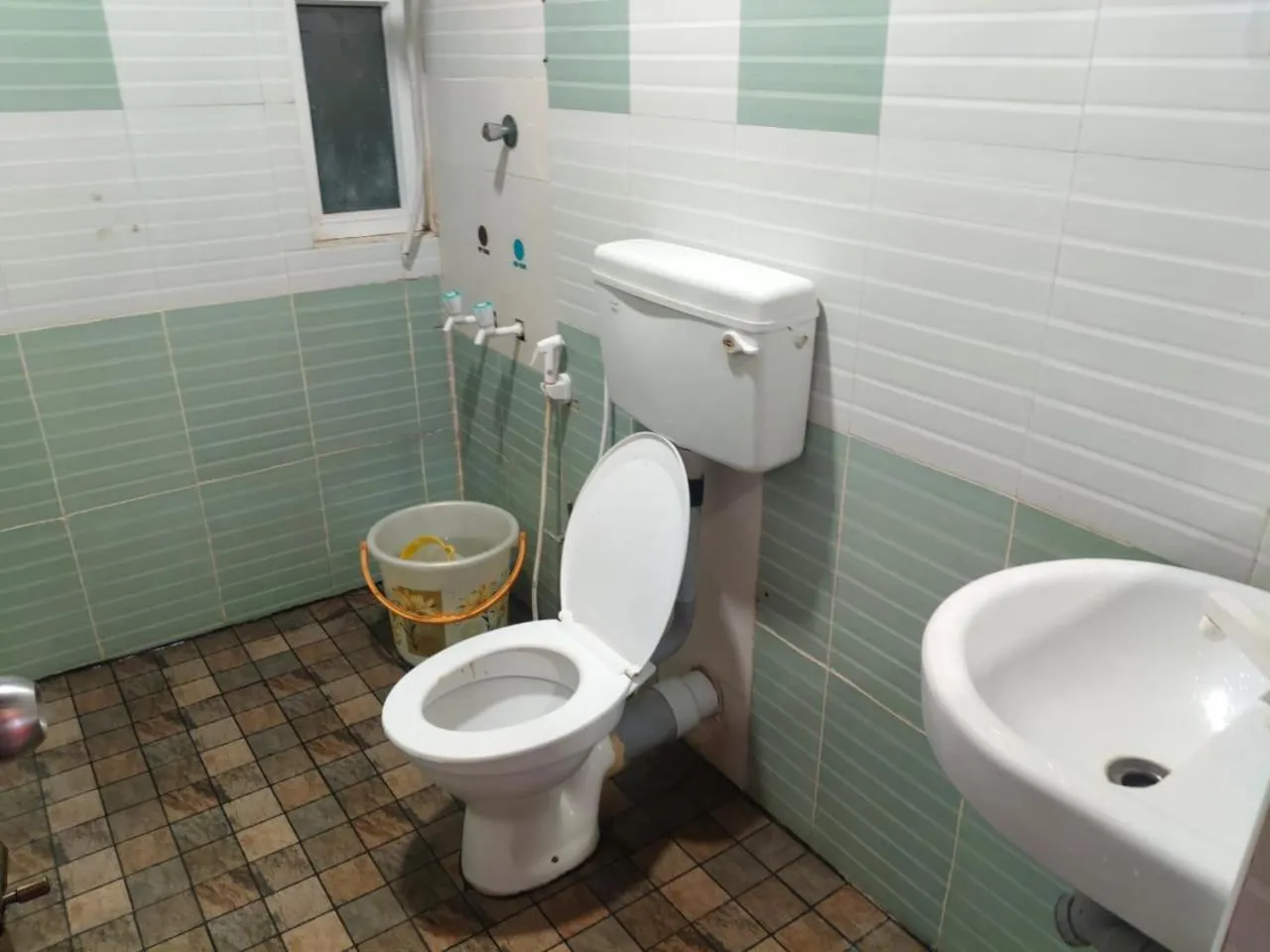 Bathroom in Madurai Grands Inn