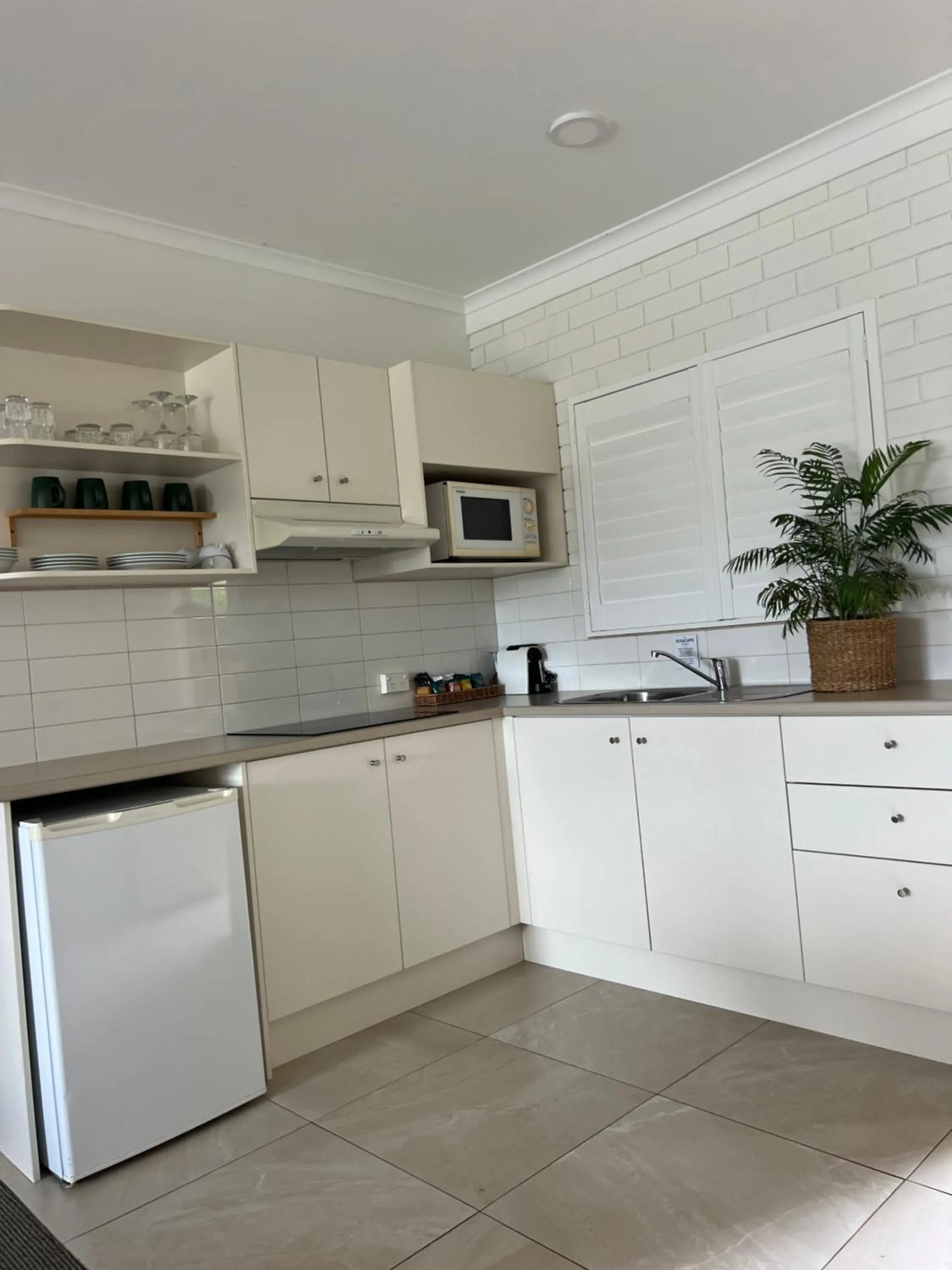 Kitchen or kitchenette in Mollymook Seascape Motel and Apartments
