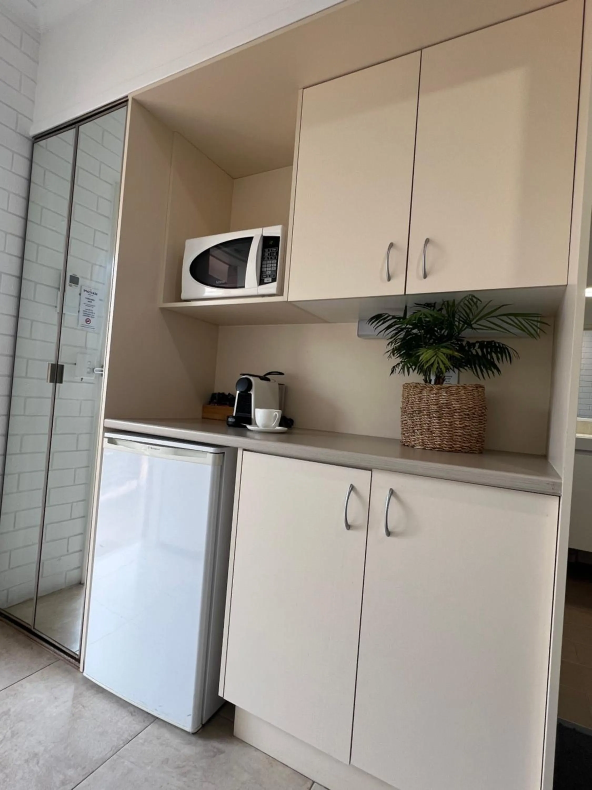 Kitchen or kitchenette in Mollymook Seascape Motel and Apartments