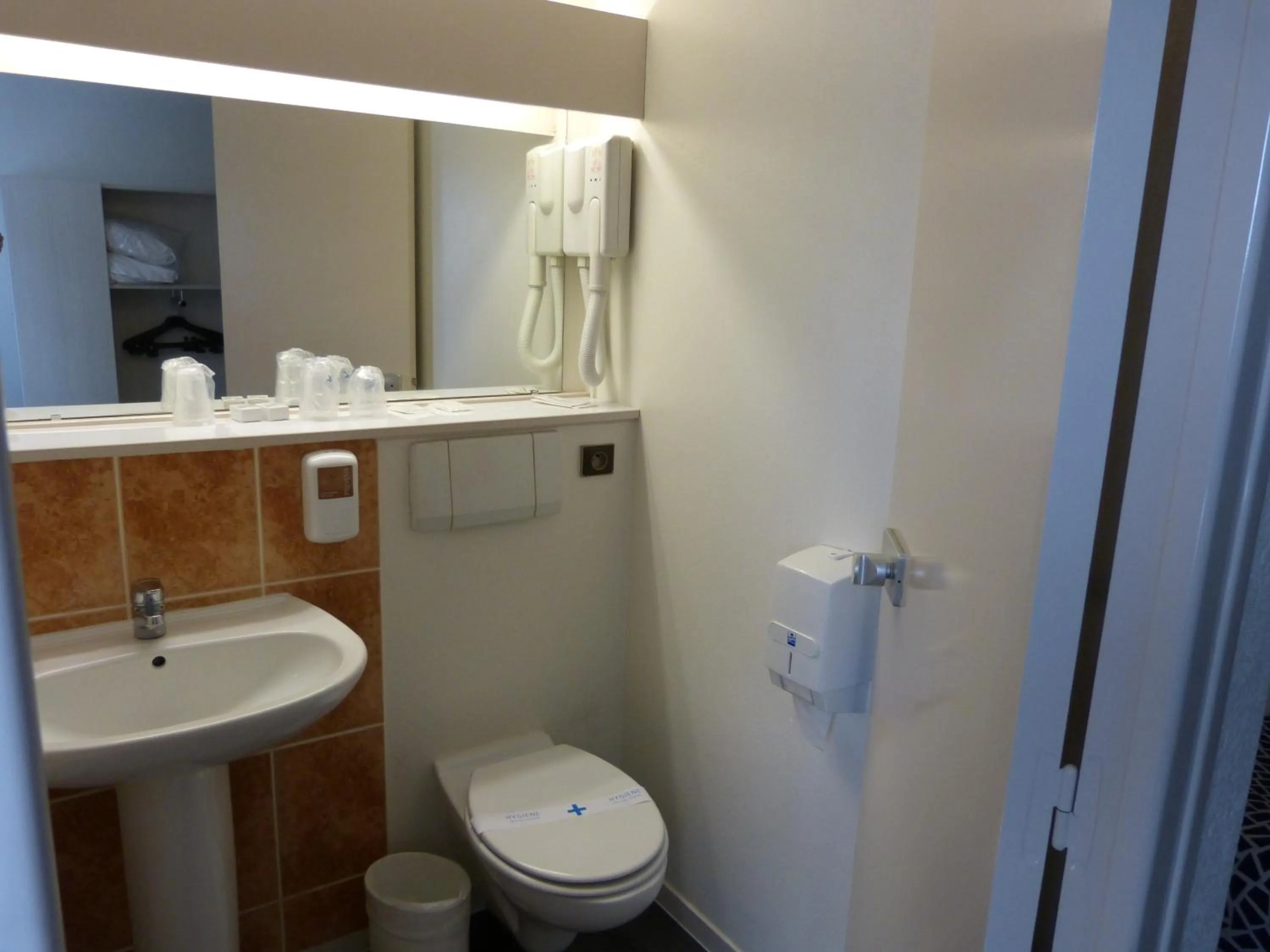 Bathroom in The Originals City, Hôtel Alizéa, Le Mans Nord