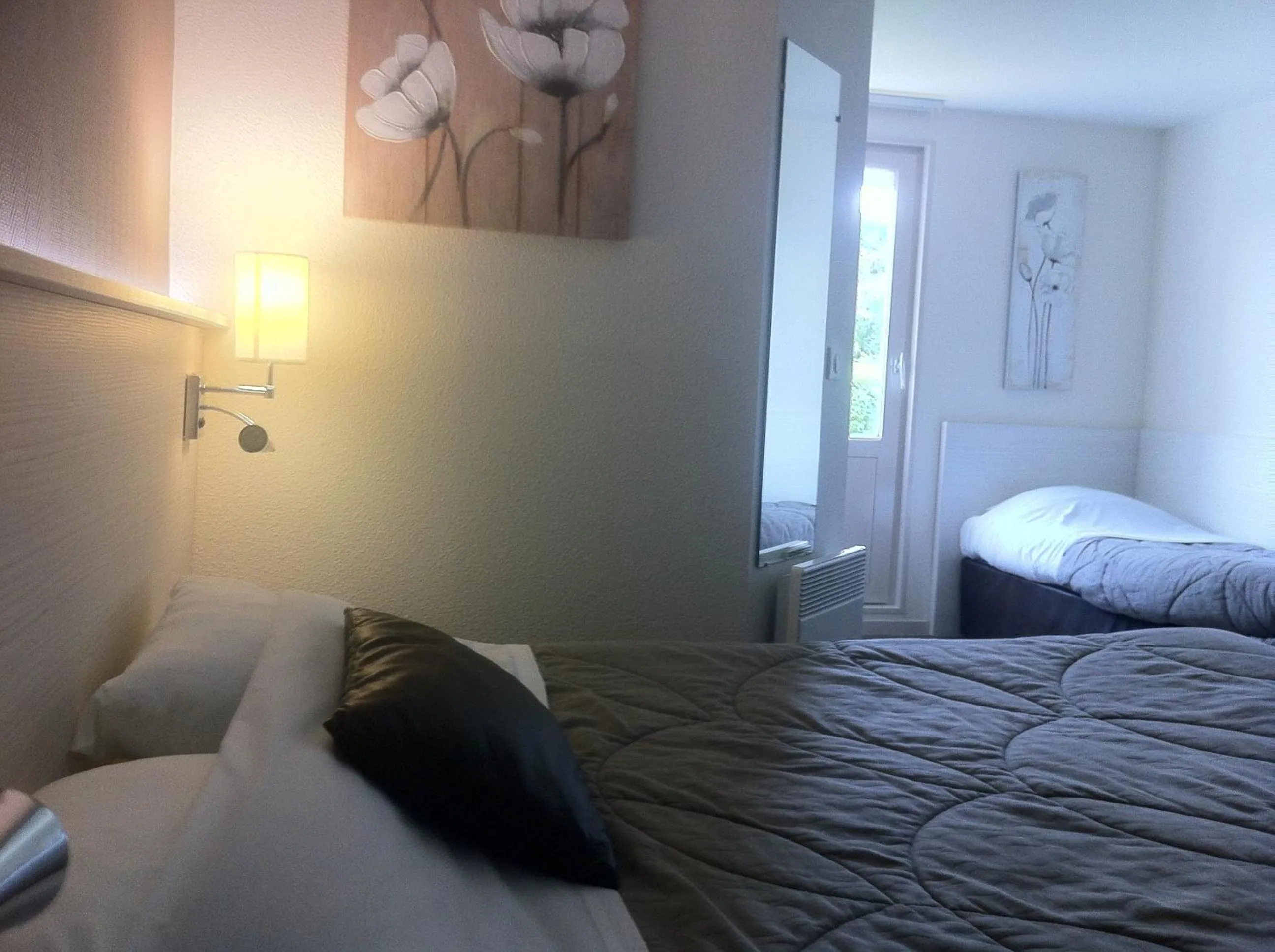 Bedroom, Bed in The Originals City, Hôtel Alizéa, Le Mans Nord