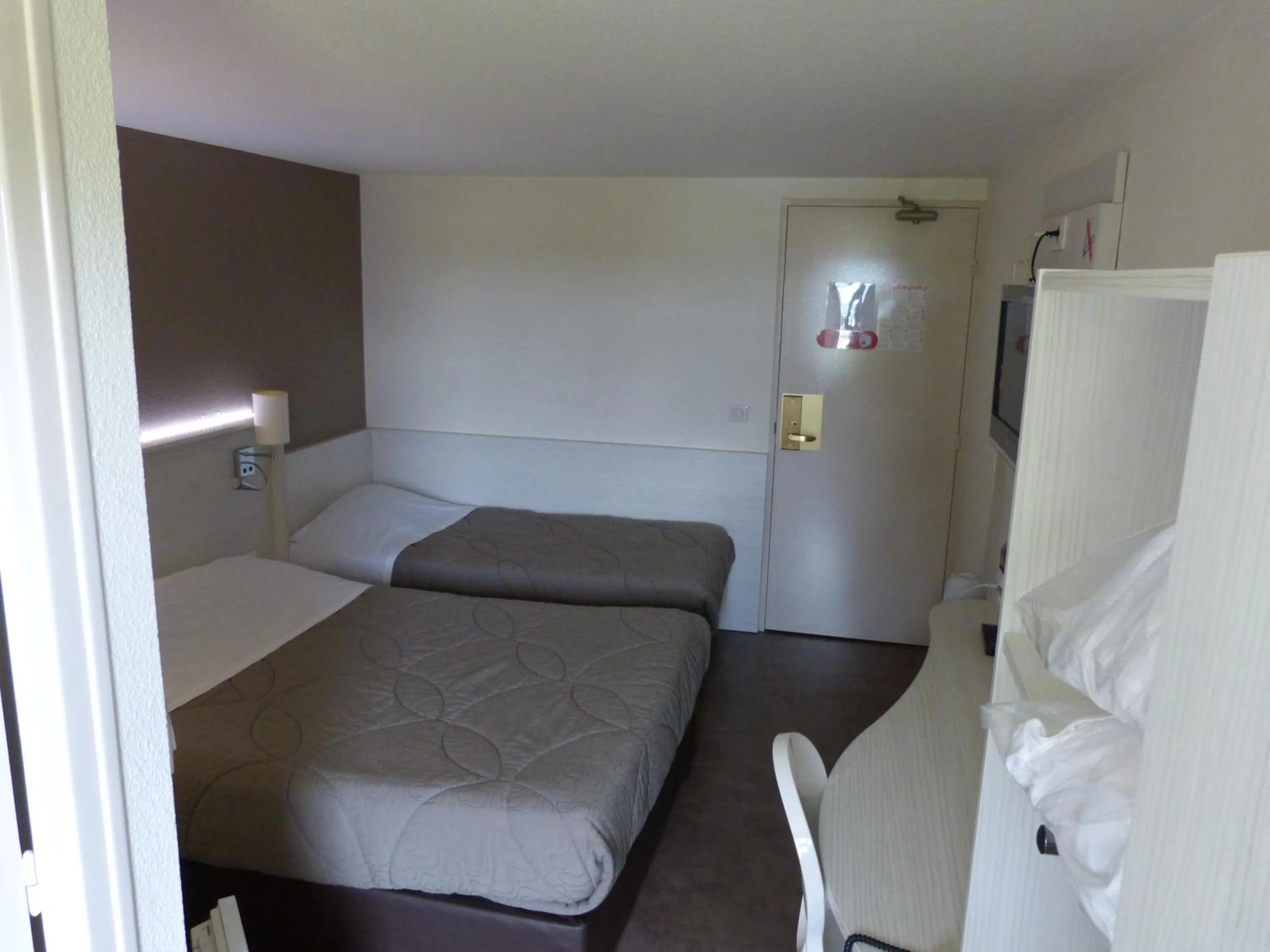 Bedroom, Bed in The Originals City, Hôtel Alizéa, Le Mans Nord