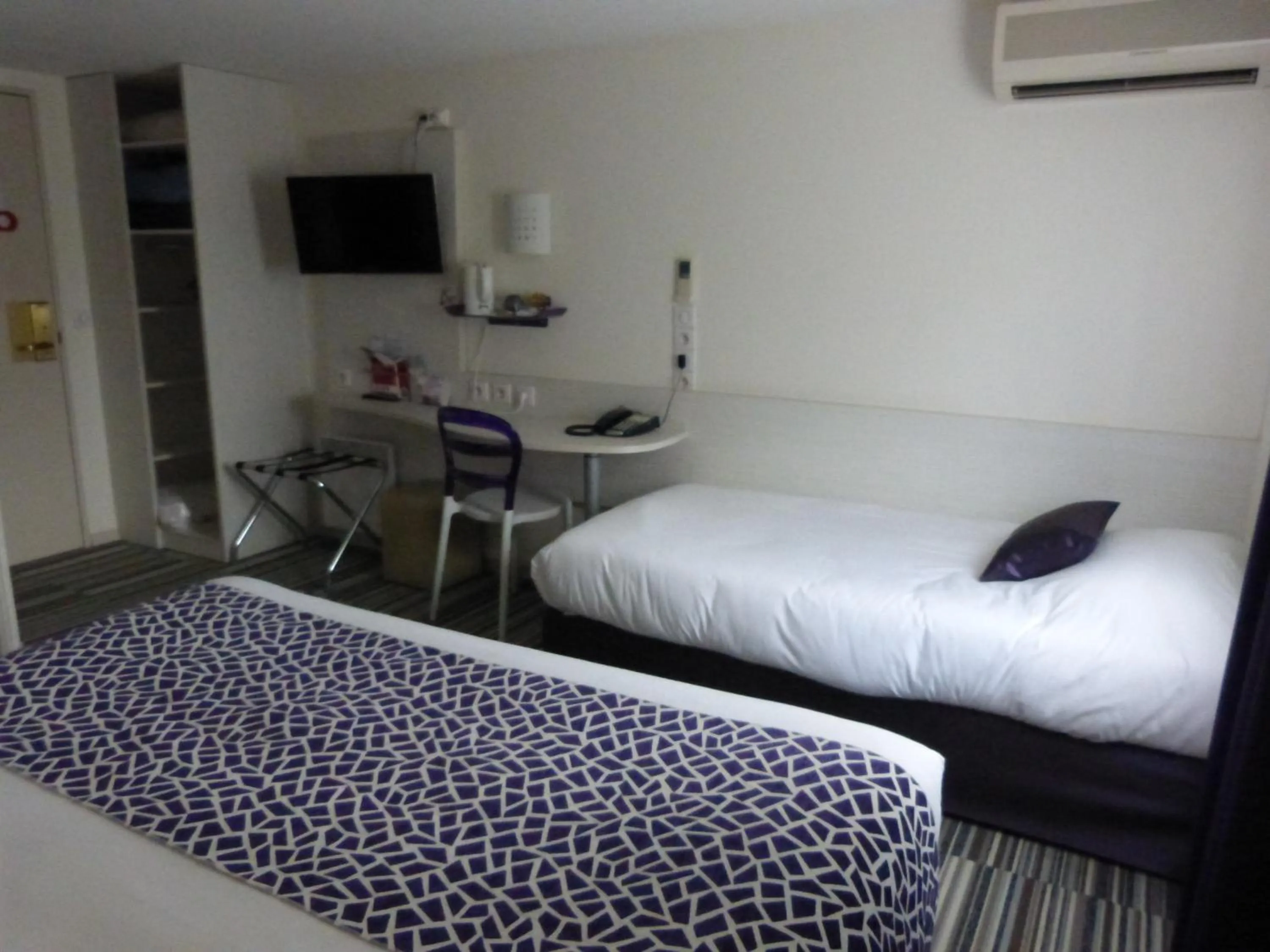 Bedroom, Bed in The Originals City, Hôtel Alizéa, Le Mans Nord