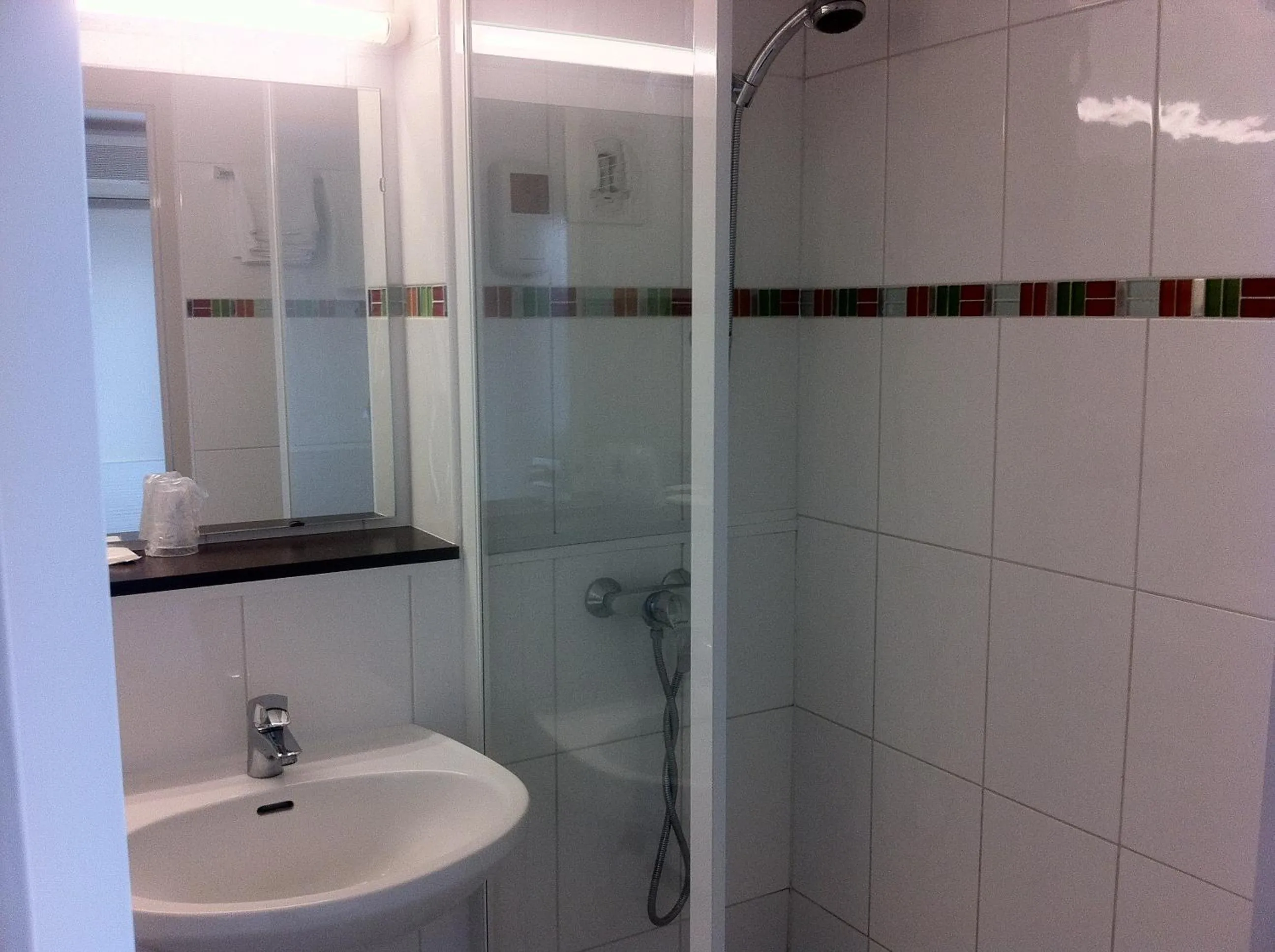 Bathroom in The Originals City, Hôtel Alizéa, Le Mans Nord