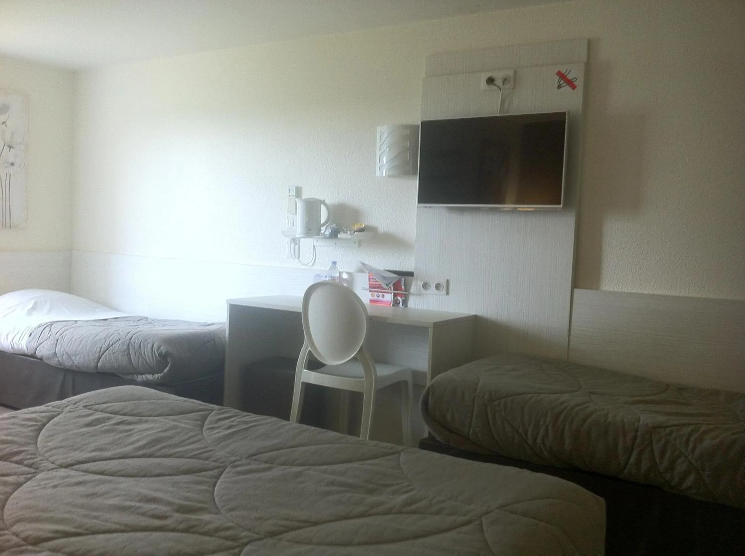 Bedroom, Bed in The Originals City, Hôtel Alizéa, Le Mans Nord