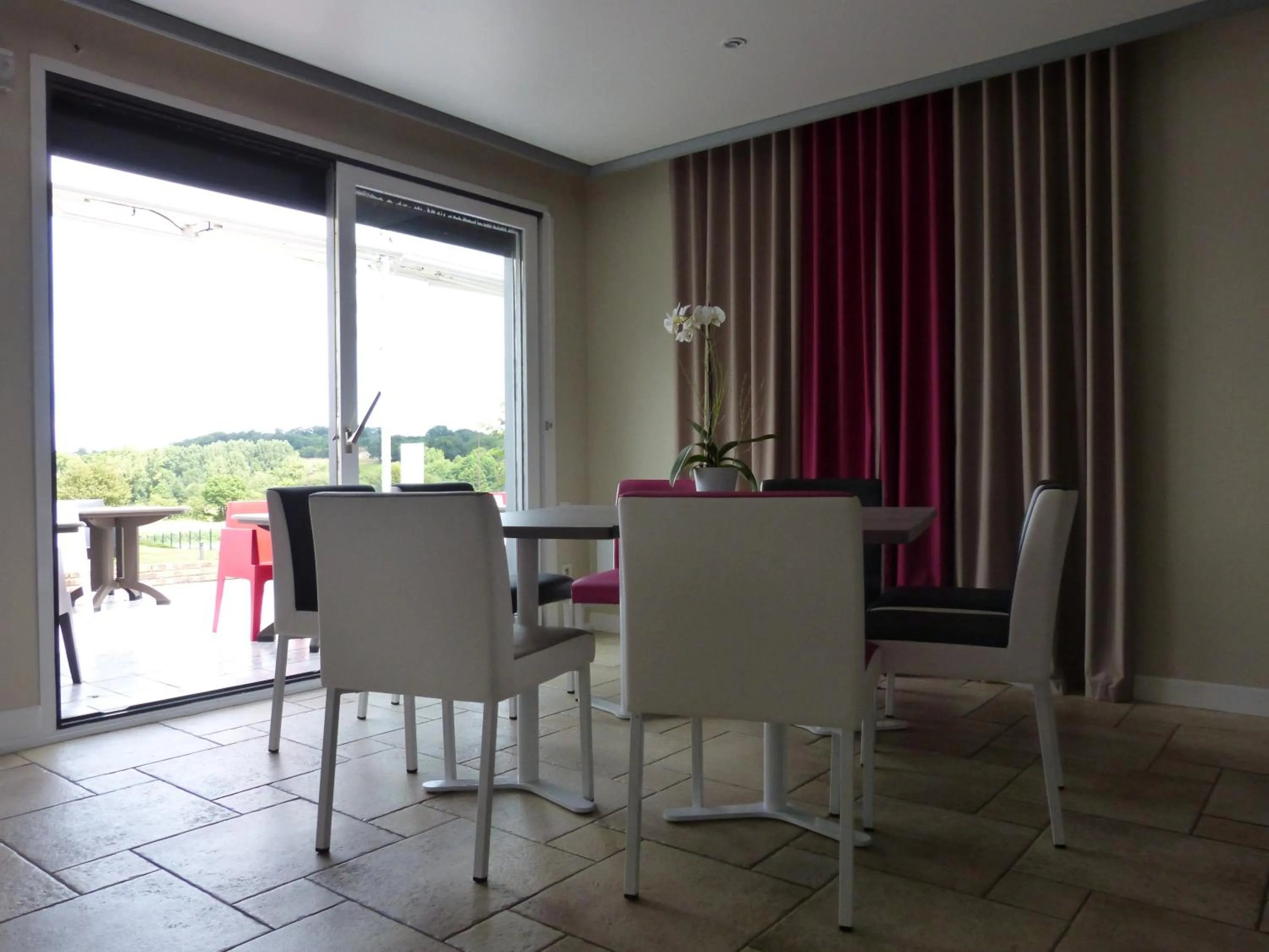 Restaurant/places to eat in The Originals City, Hôtel Alizéa, Le Mans Nord