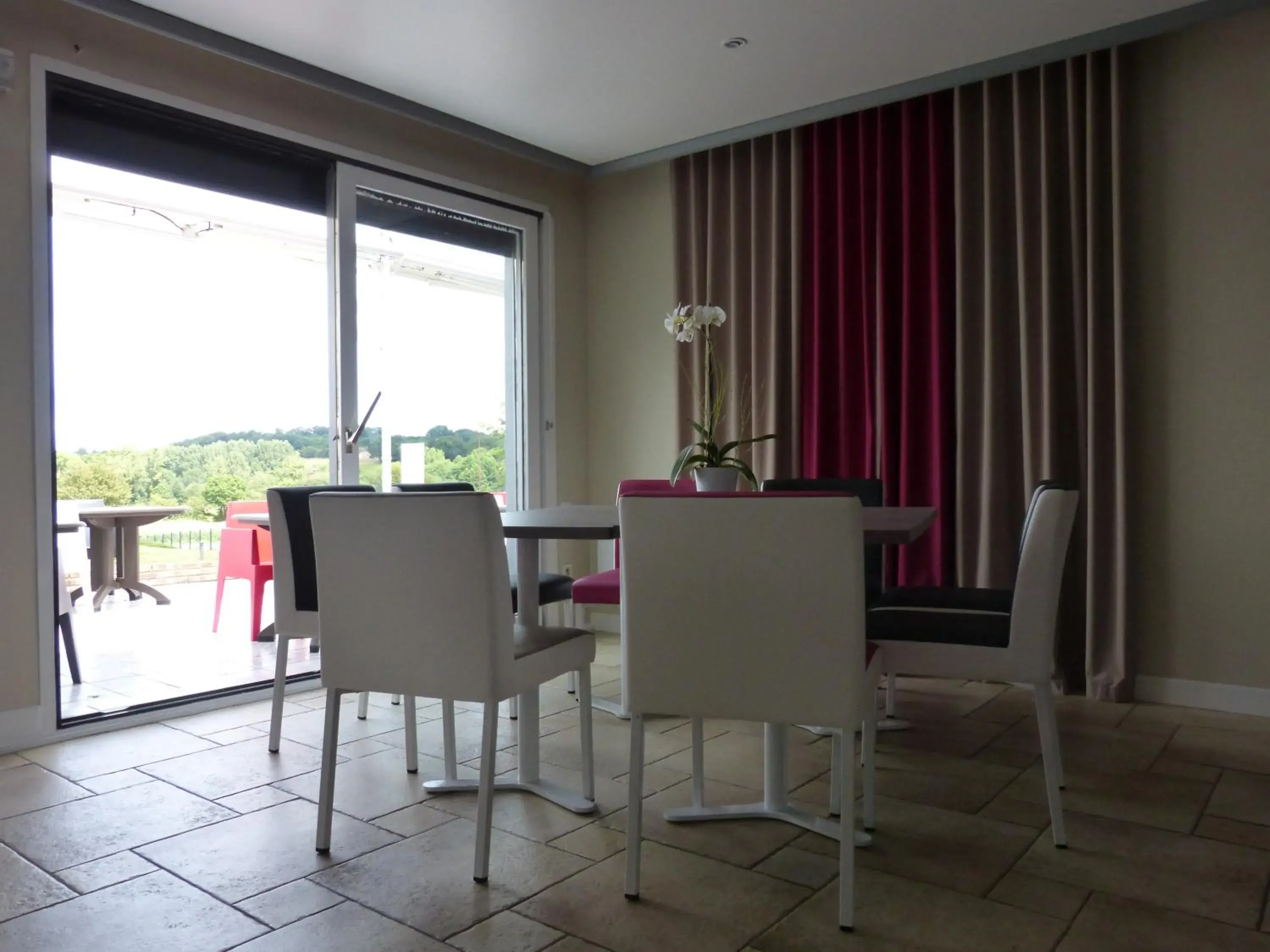 Restaurant/places to eat in The Originals City, Hôtel Alizéa, Le Mans Nord Restaurant/places to eat in The Originals City, Hôtel Alizéa, Le Mans Nord