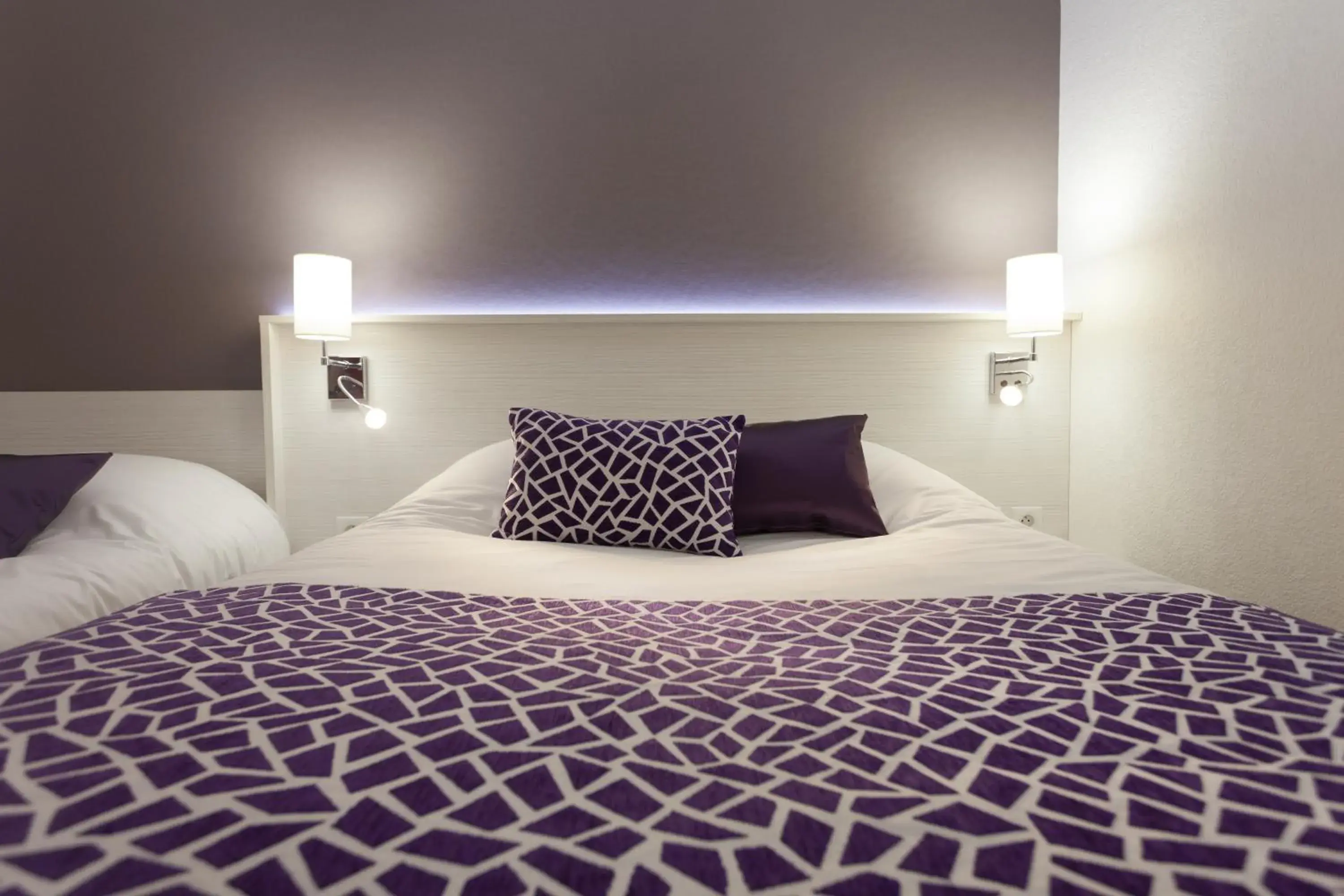 Bed in The Originals City, Hôtel Alizéa, Le Mans Nord Bed in The Originals City, Hôtel Alizéa, Le Mans Nord