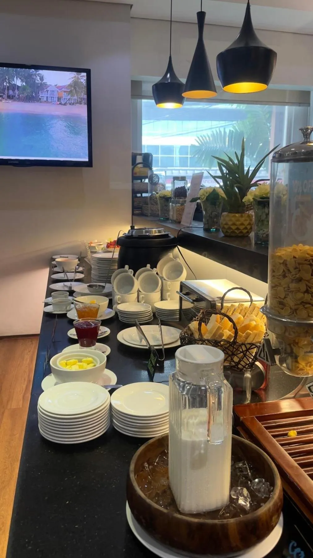 Breakfast in Microtel by Wyndham Acropolis